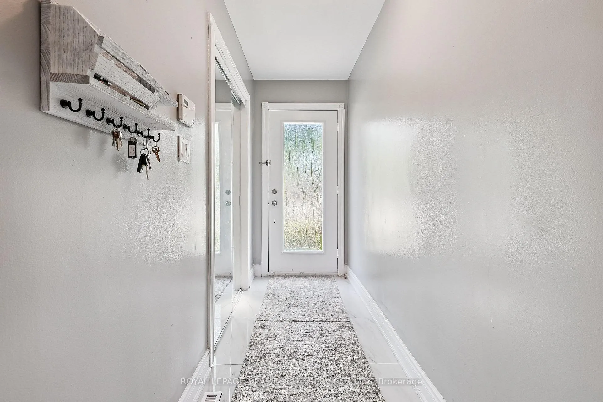 Photo 3 of 397 River Side Drive, Oakville, Central — HOMEH