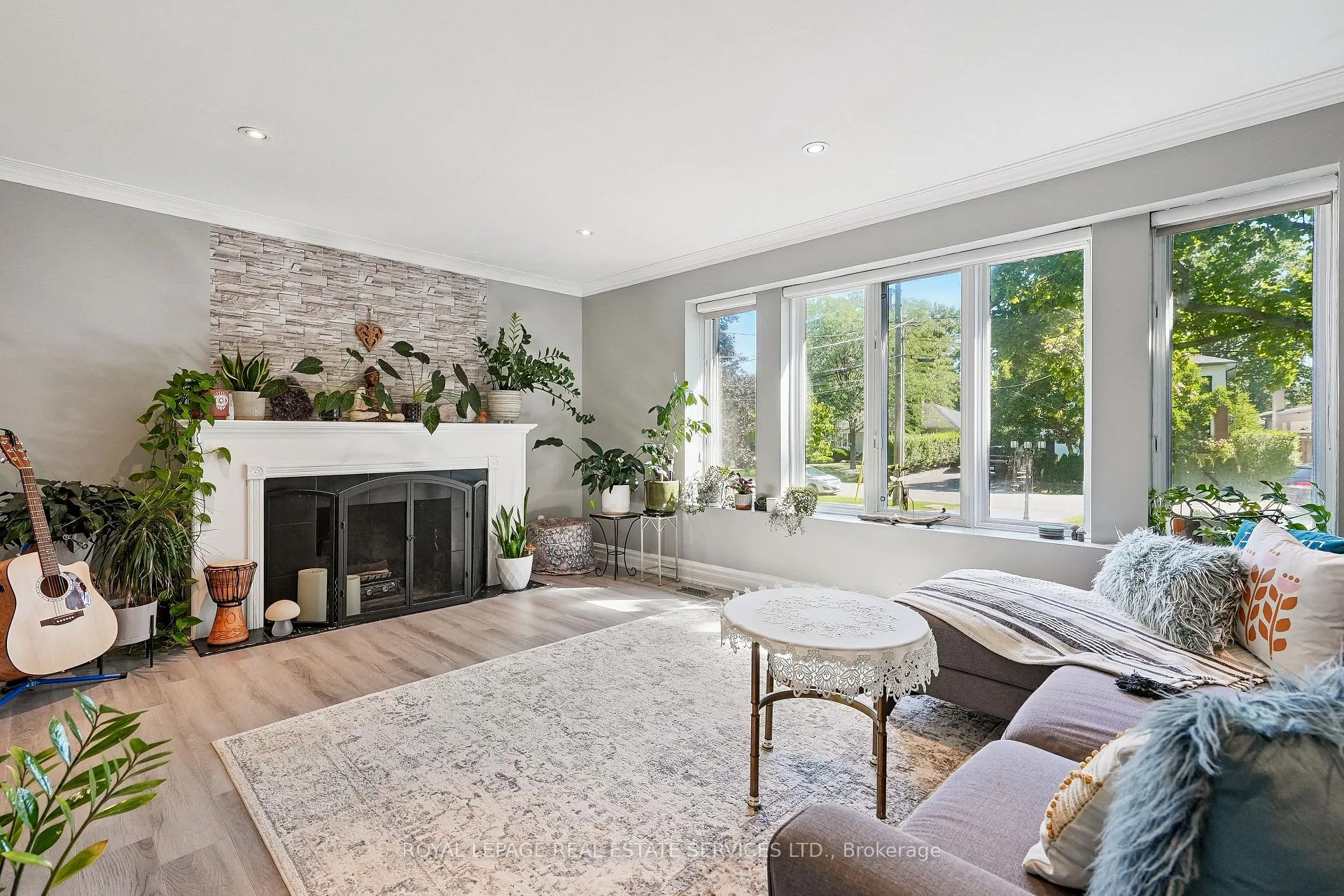 Photo 4 of 397 River Side Drive, Oakville, Central — HOMEH