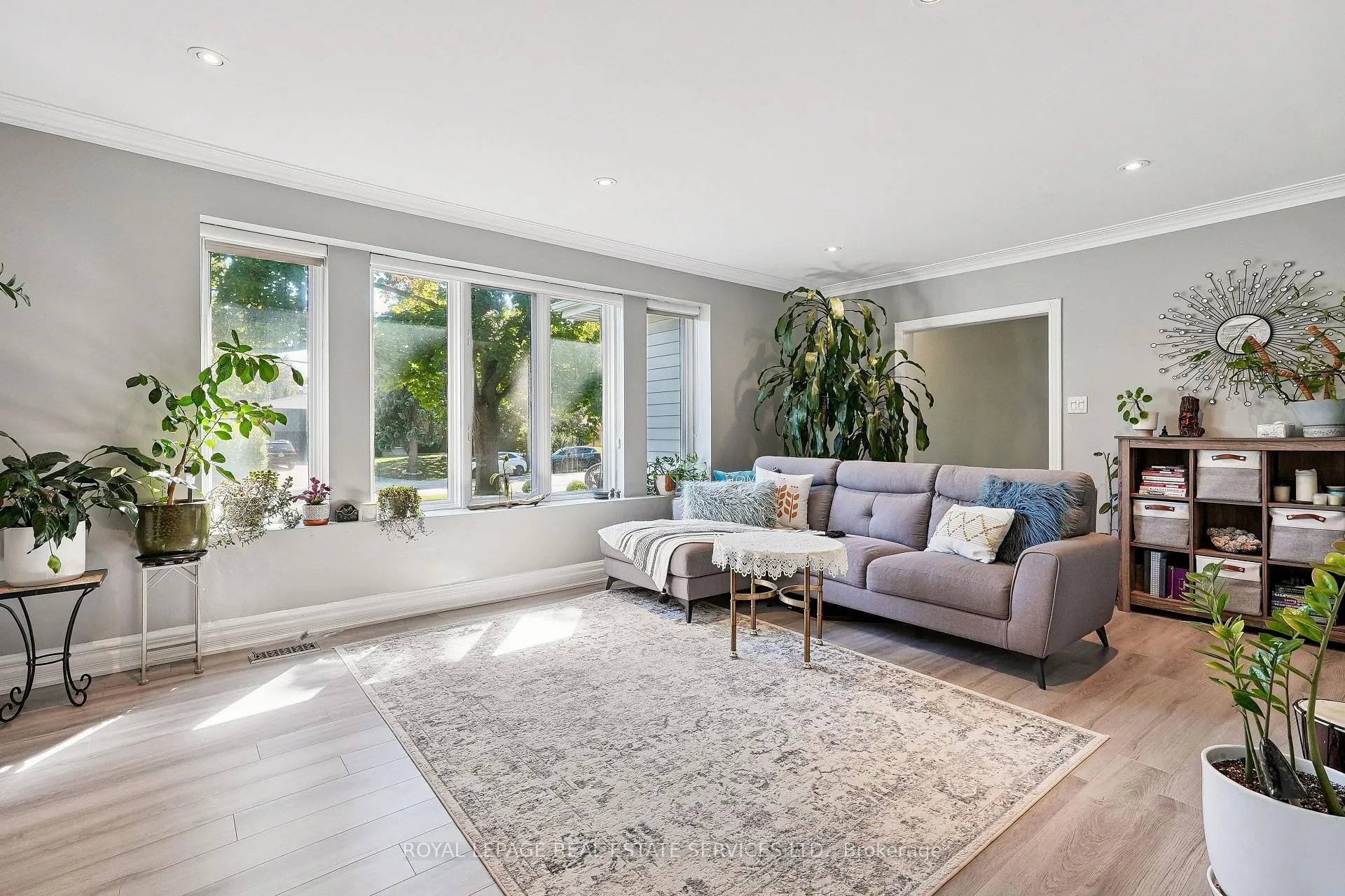 Photo 5 of 397 River Side Drive, Oakville, Central — HOMEH