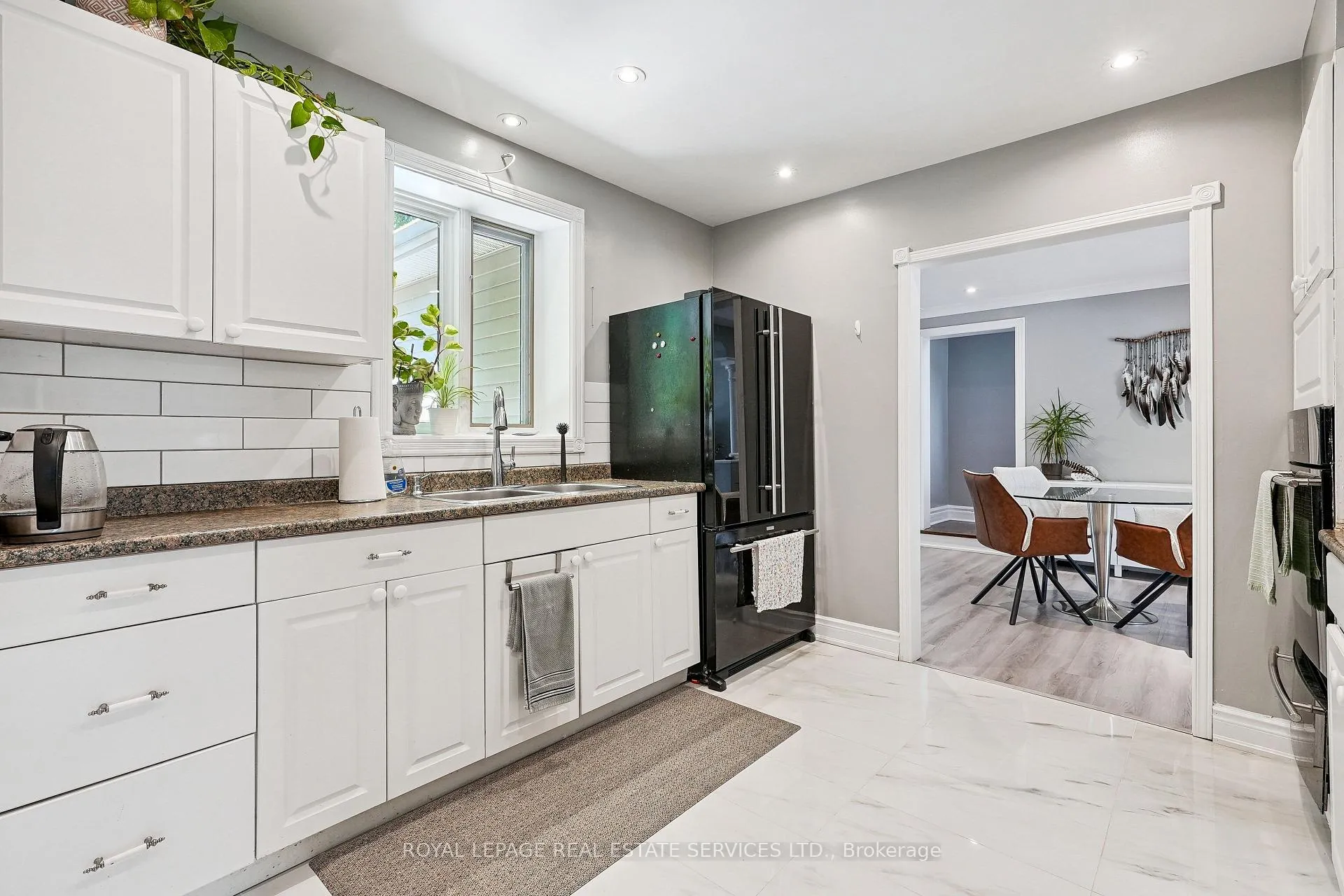 Photo 11 of 397 River Side Drive, Oakville, Central — HOMEH