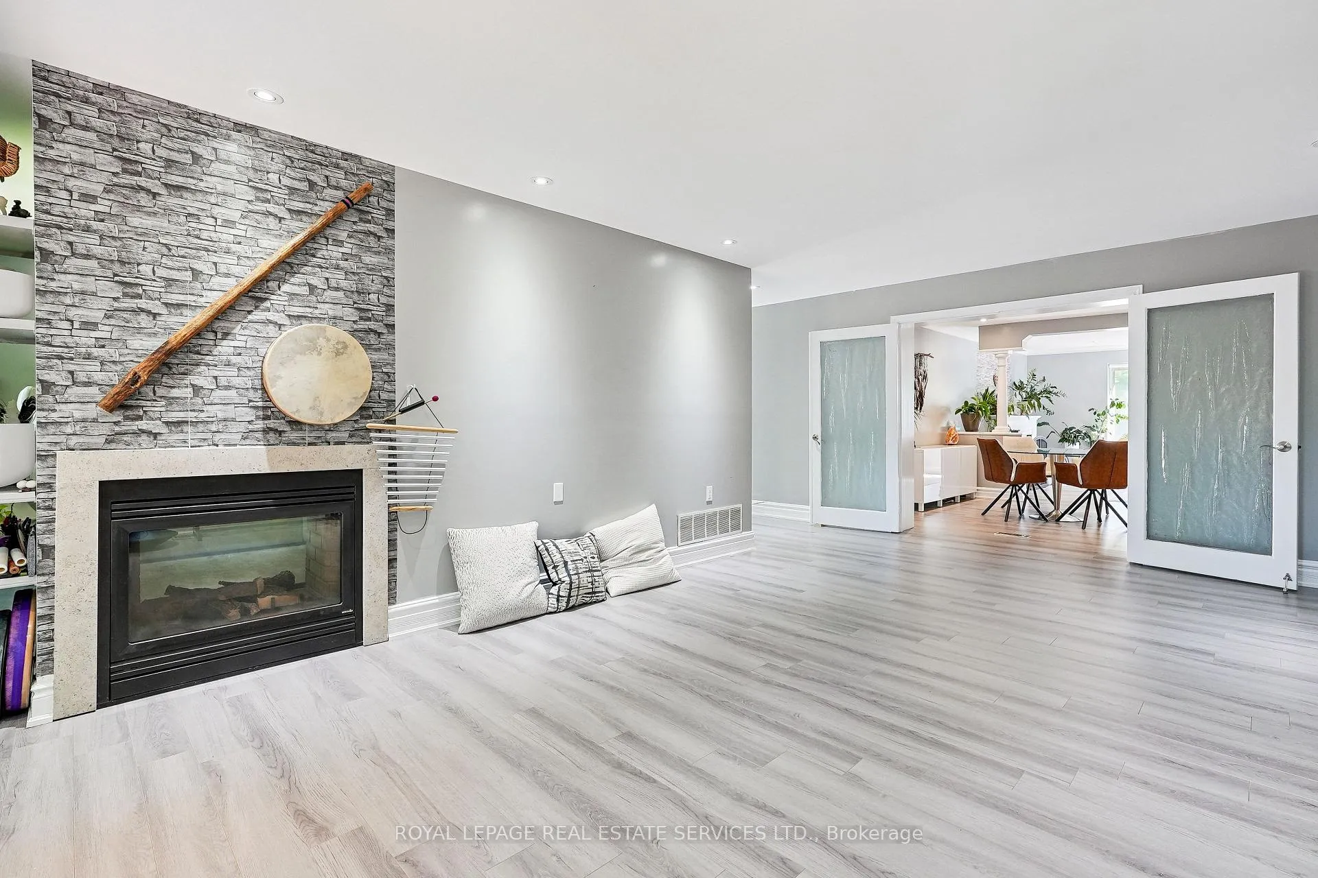 Photo 13 of 397 River Side Drive, Oakville, Central — HOMEH