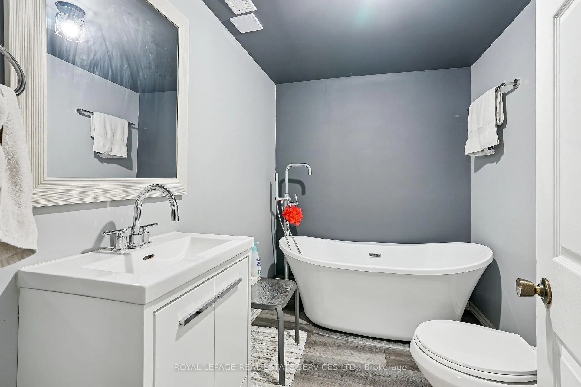 Photo 25 of 397 River Side Drive, Oakville, Central — HOMEH