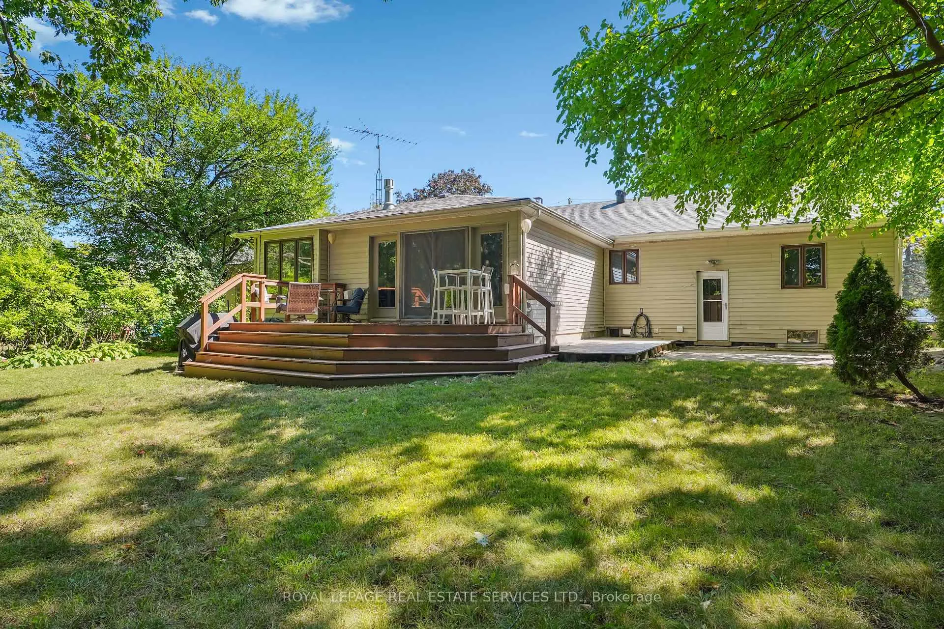 Photo 32 of 397 River Side Drive, Oakville, Central — HOMEH