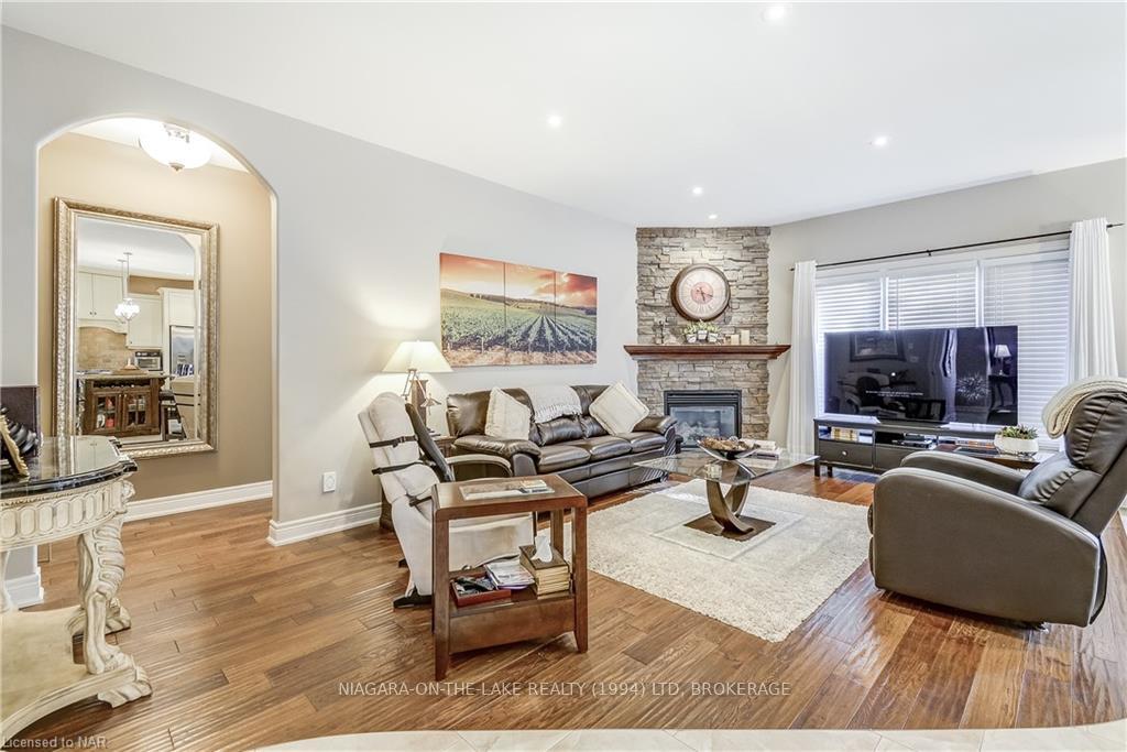 Photo 12 of 6384 Pinestone Road, Niagara Falls, Stamford — HOMEH