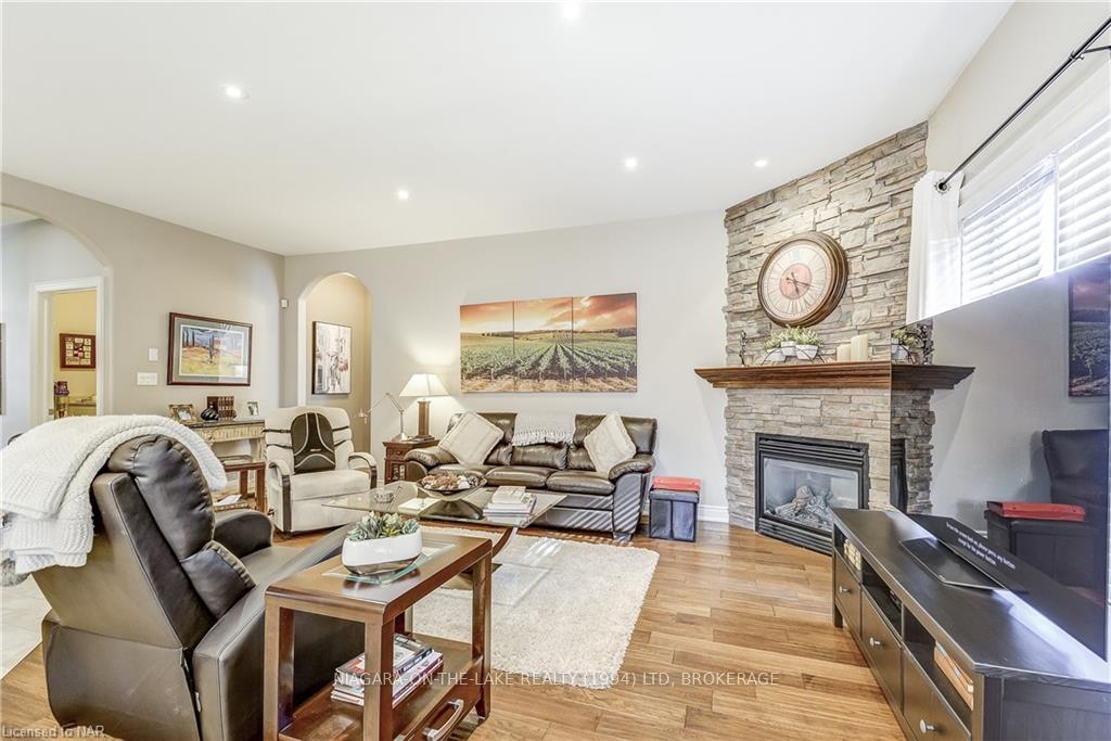 Photo 13 of 6384 Pinestone Road, Niagara Falls, Stamford — HOMEH