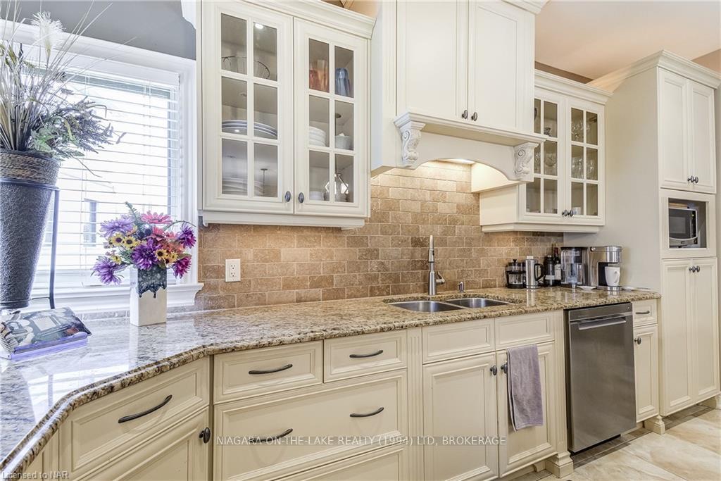Photo 17 of 6384 Pinestone Road, Niagara Falls, Stamford — HOMEH