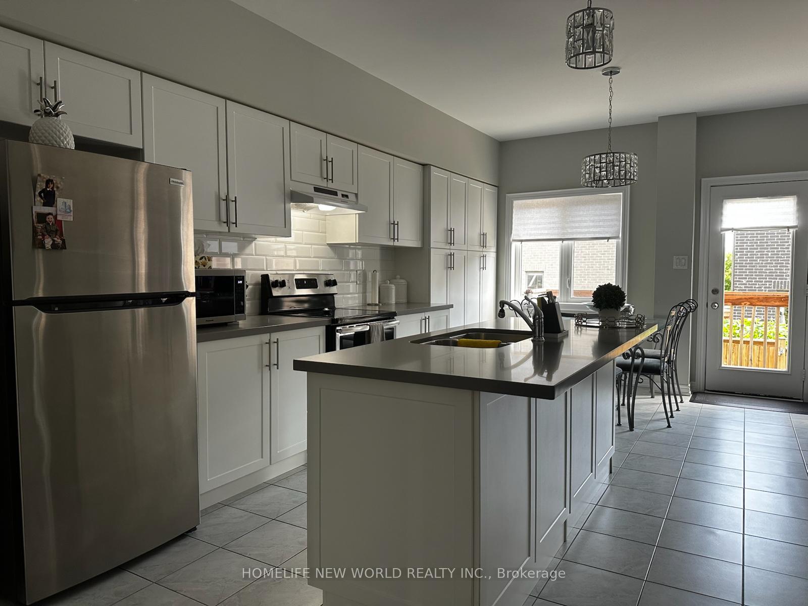 Photo 7 of 75 Knapton Drive, Newmarket, Woodland Hill — HOMEH