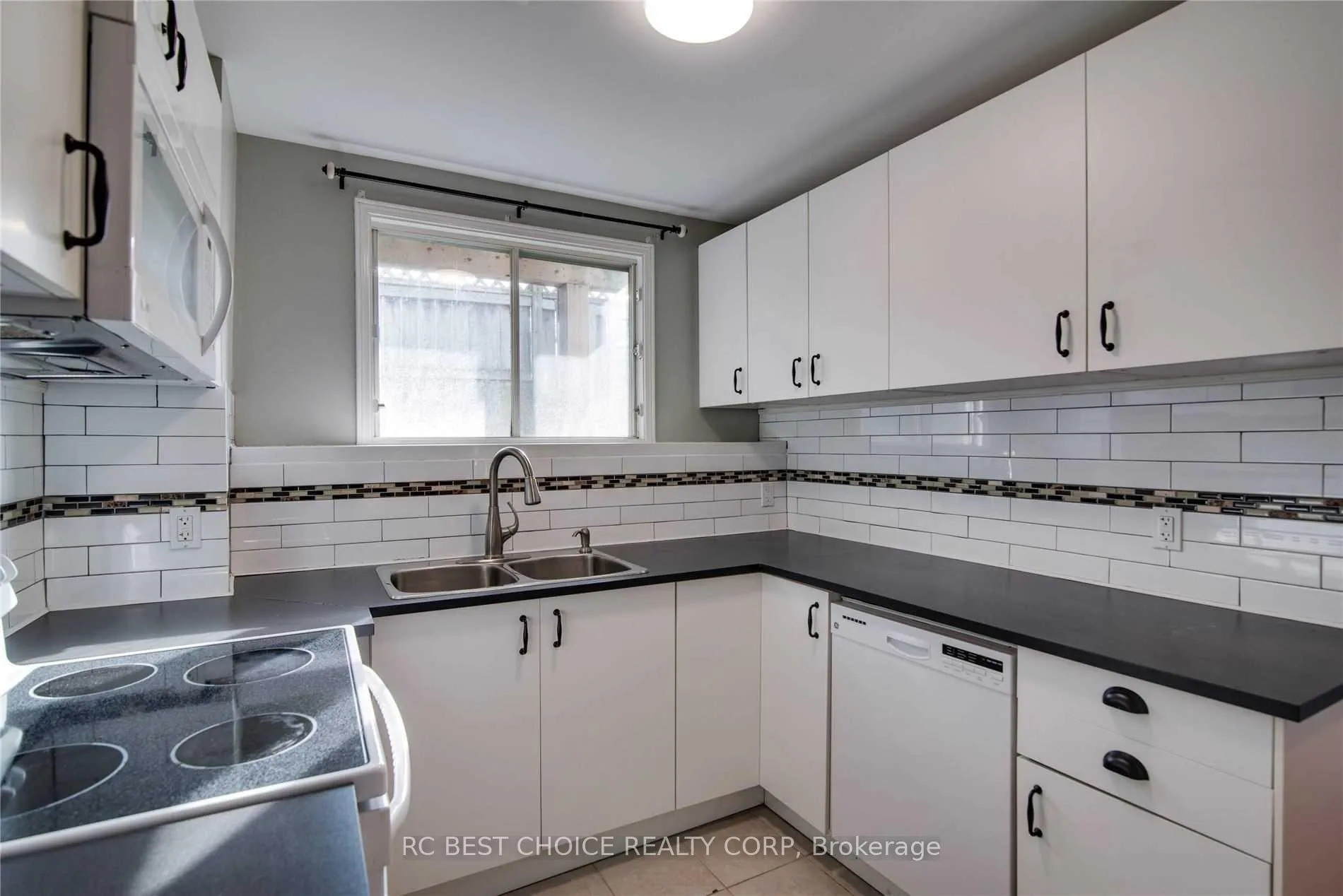 Photo 6 of 1471 Birchcliffe Court, Oshawa, Lakeview — HOMEH