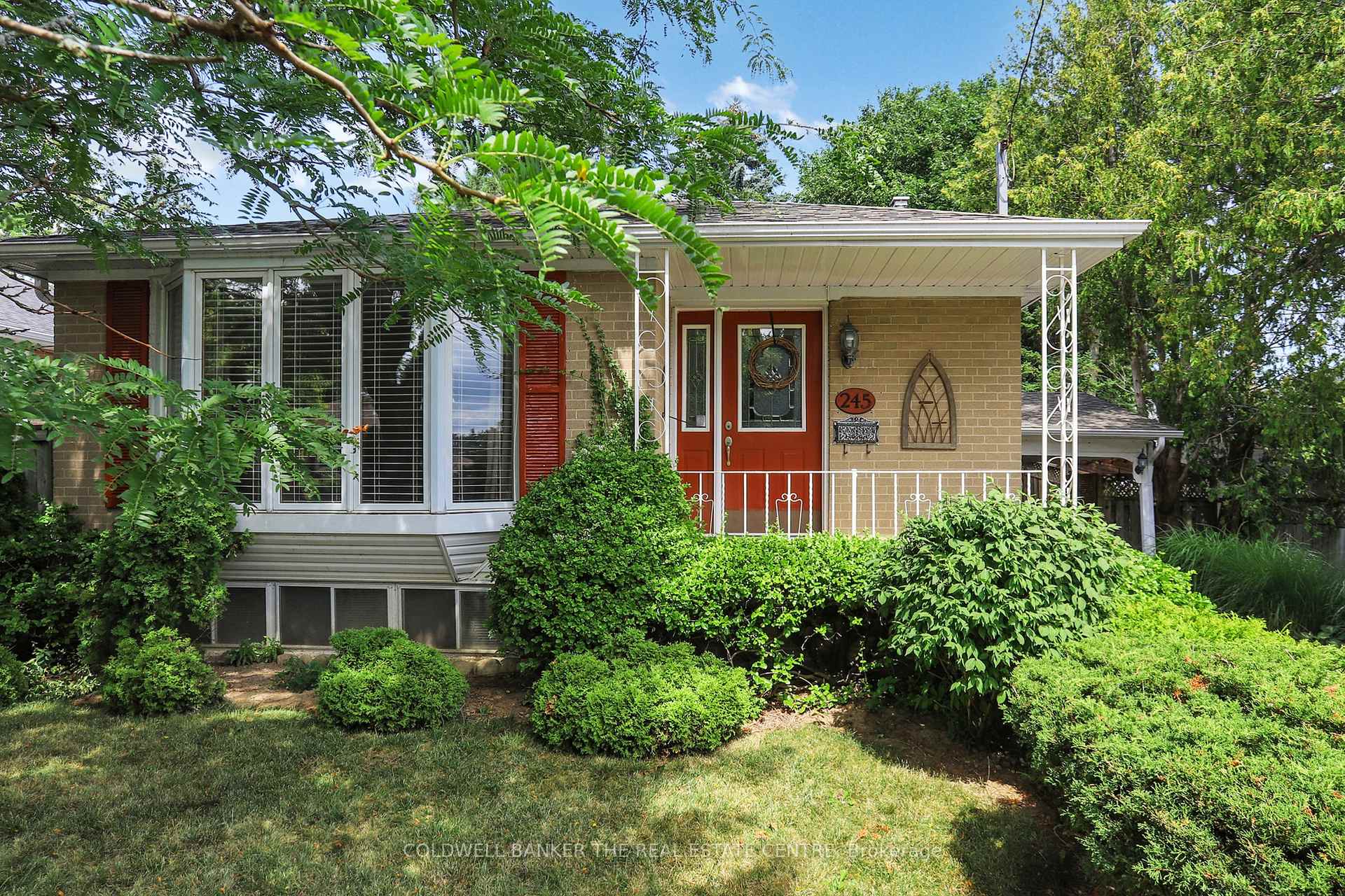 Photo 1 of 245 Silverbirch Drive, Newmarket, Bristol-London — HOMEH