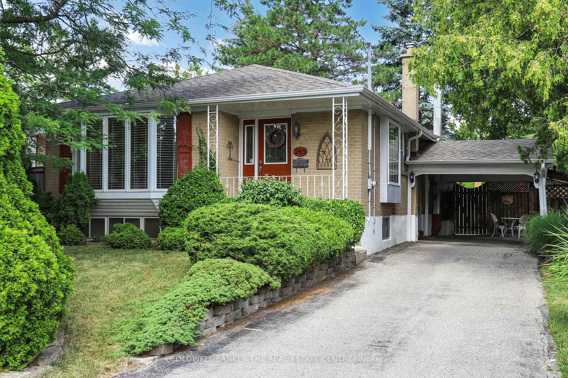Photo 2 of 245 Silverbirch Drive, Newmarket, Bristol-London — HOMEH