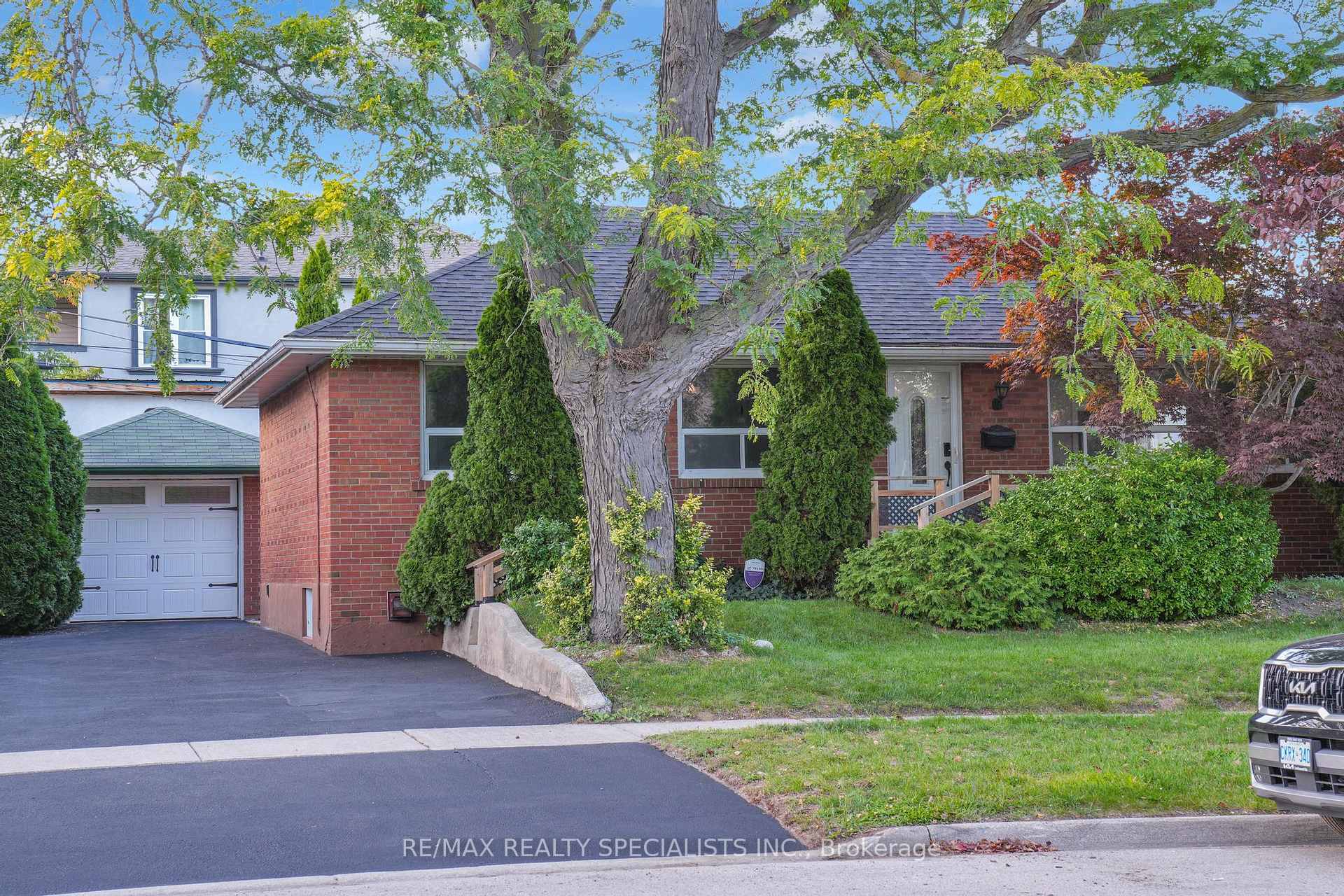 Photo 1 of 51 Florence Drive, Oakville, Central — HOMEH