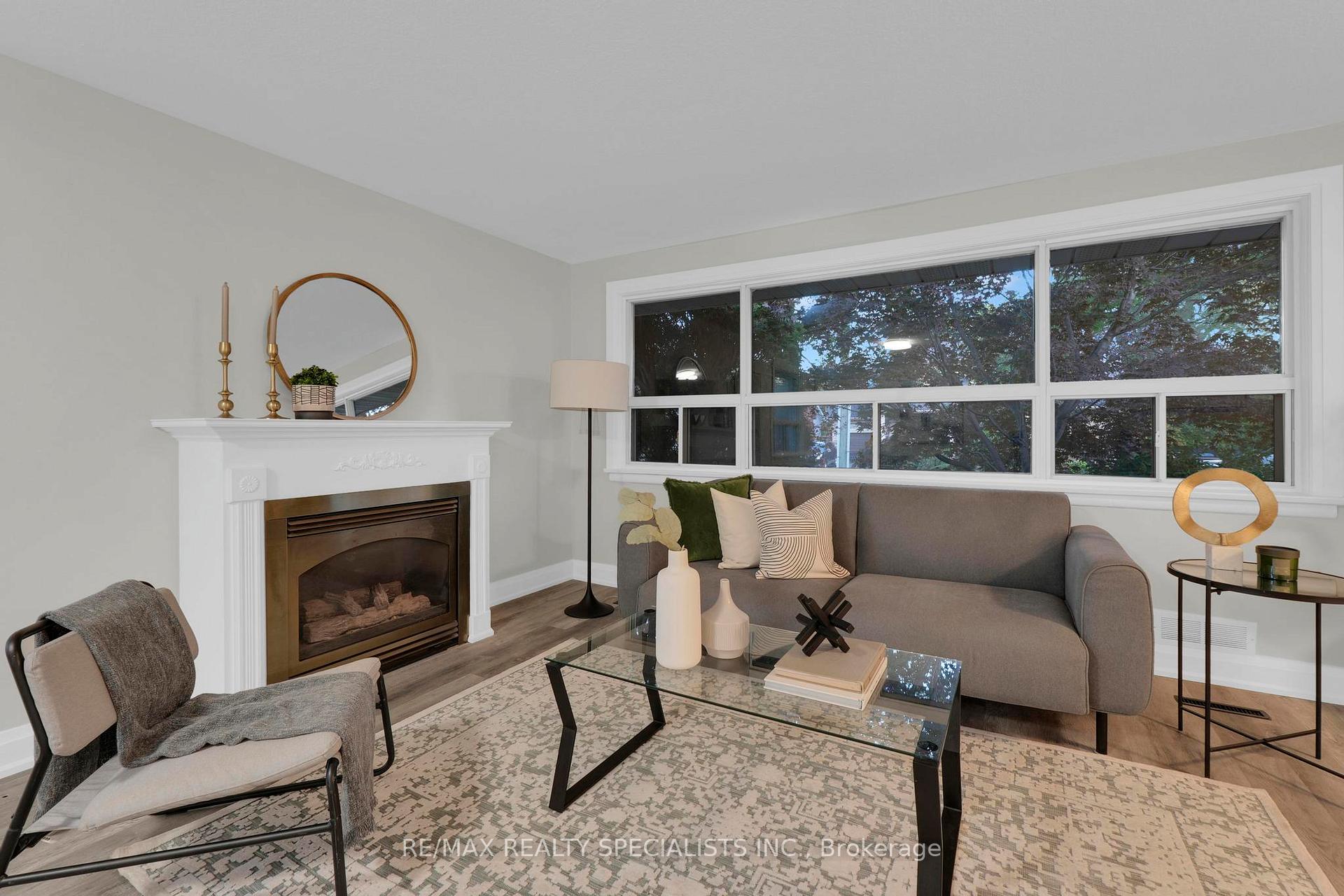 Photo 2 of 51 Florence Drive, Oakville, Central — HOMEH
