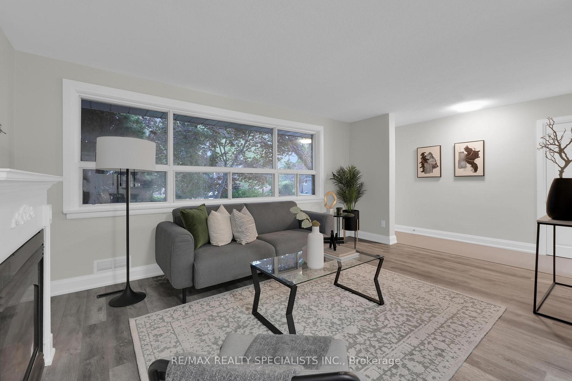 Photo 4 of 51 Florence Drive, Oakville, Central — HOMEH
