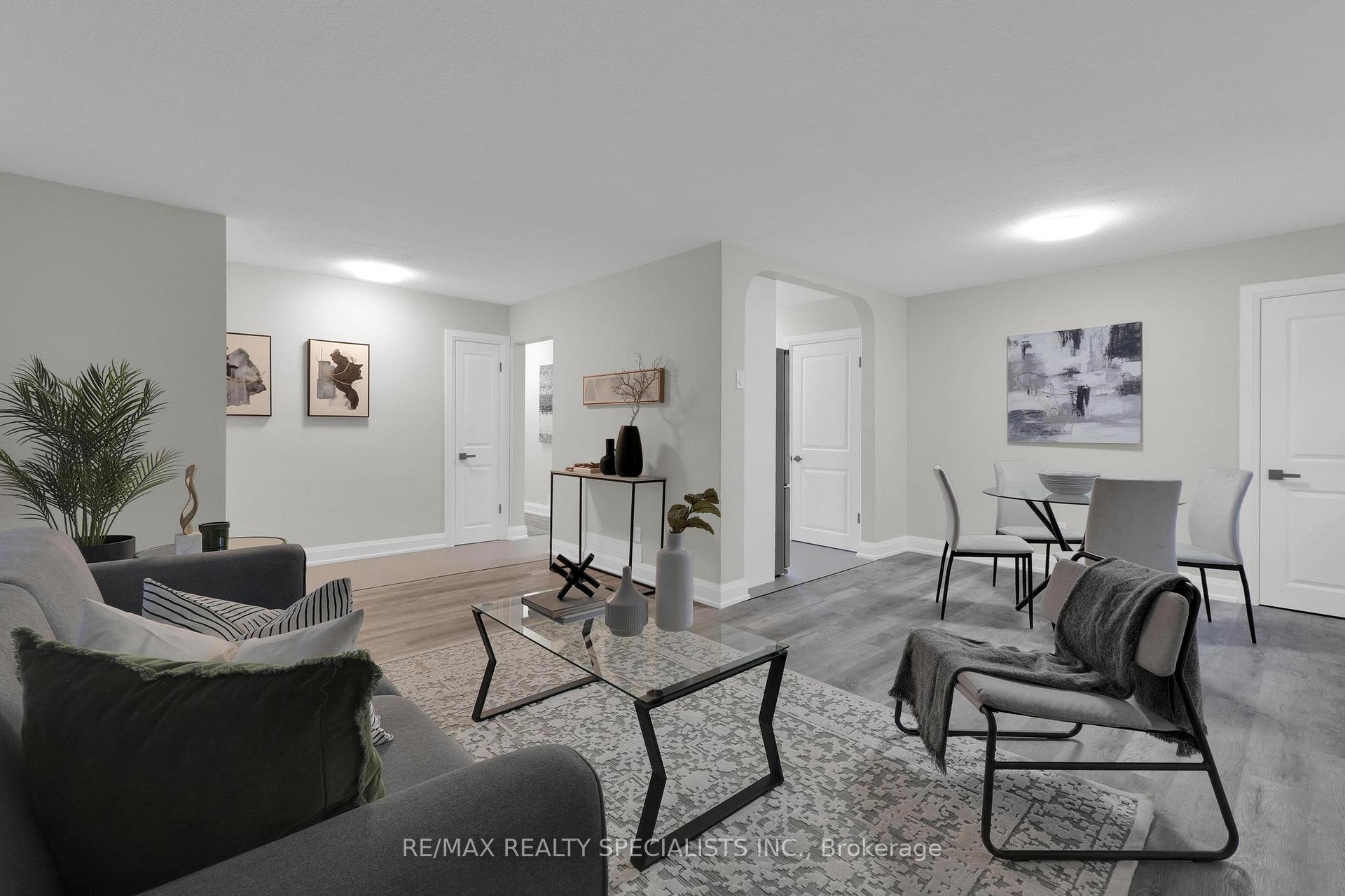 Photo 5 of 51 Florence Drive, Oakville, Central — HOMEH