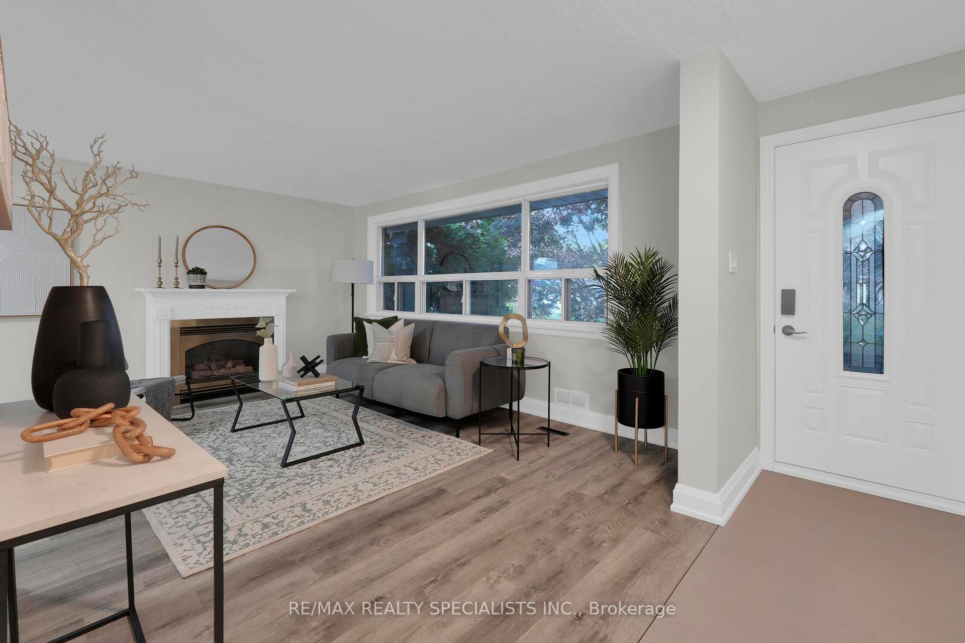 Photo 7 of 51 Florence Drive, Oakville, Central — HOMEH
