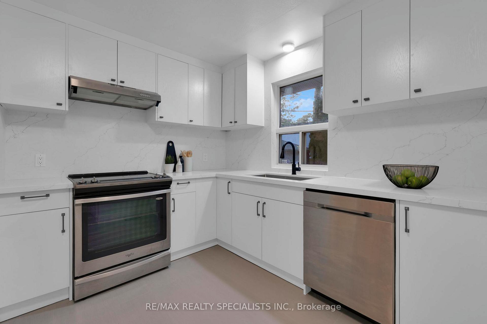Photo 9 of 51 Florence Drive, Oakville, Central — HOMEH