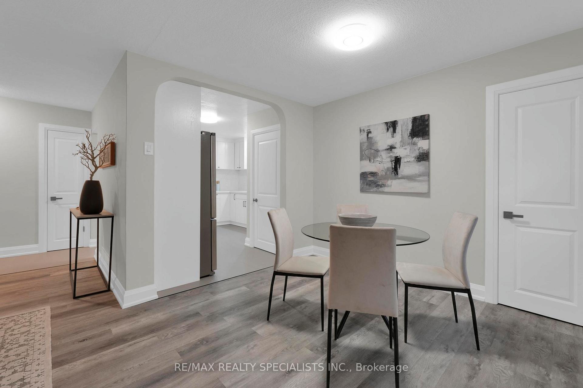 Photo 13 of 51 Florence Drive, Oakville, Central — HOMEH