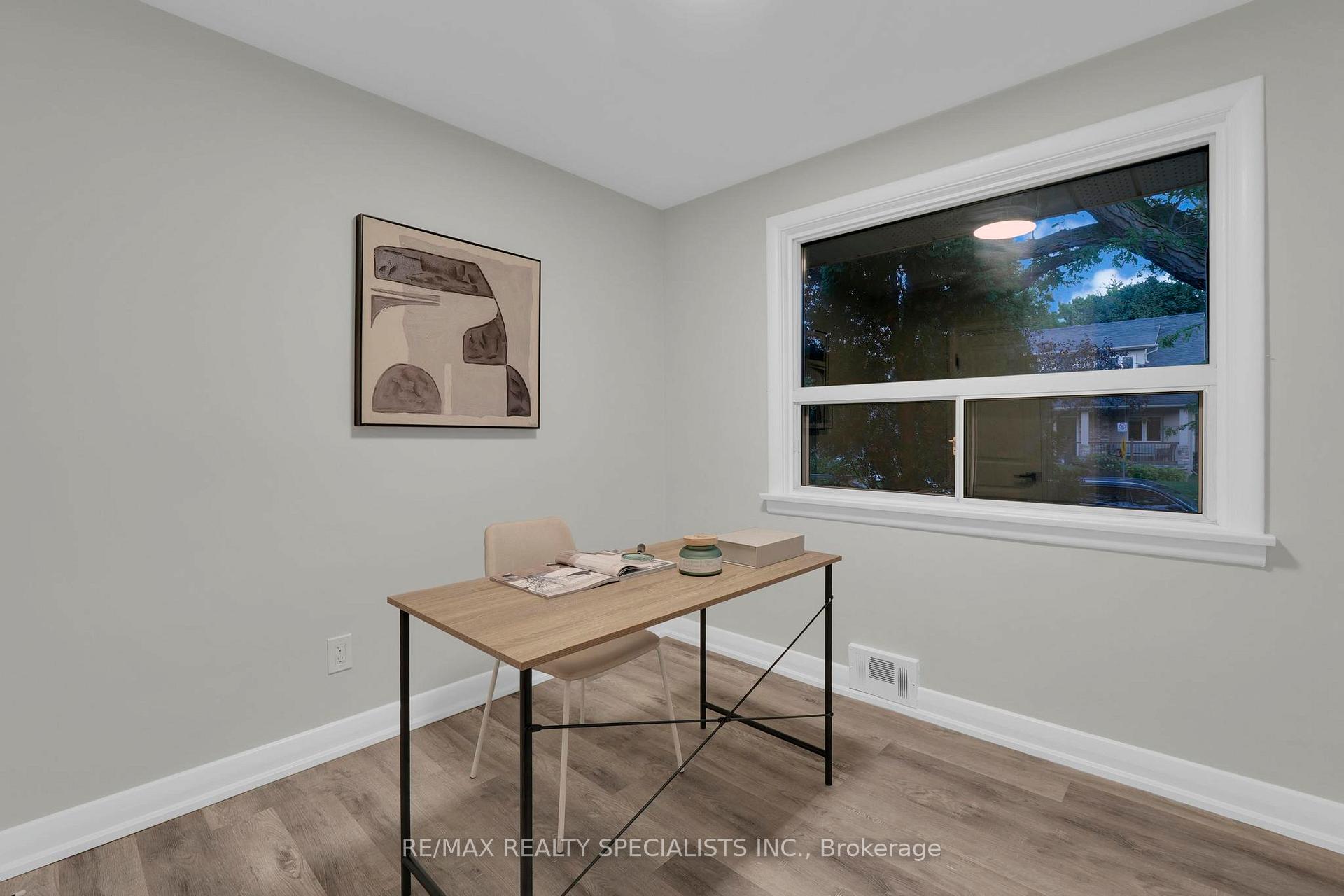 Photo 17 of 51 Florence Drive, Oakville, Central — HOMEH