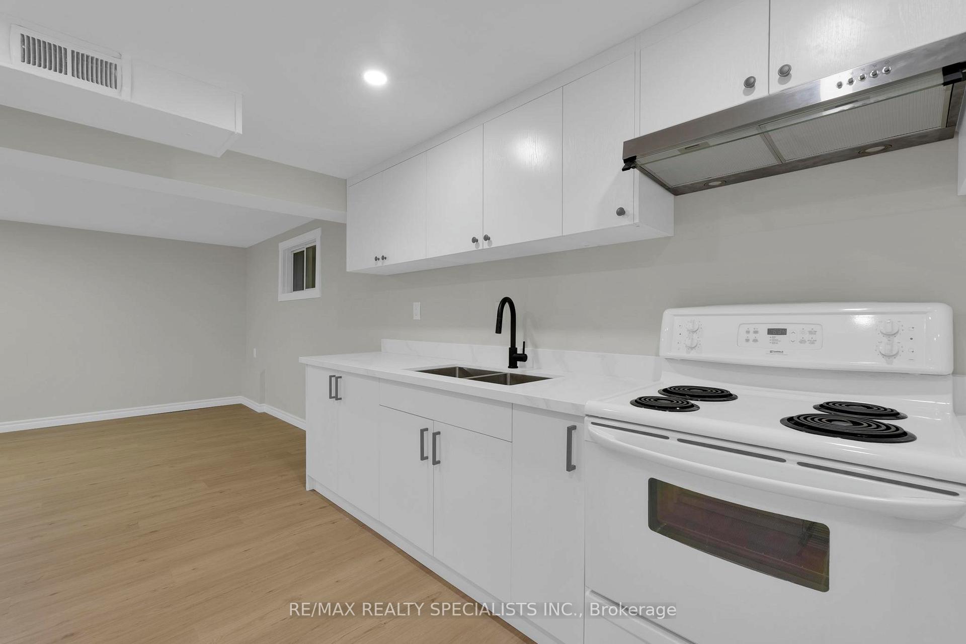 Photo 18 of 51 Florence Drive, Oakville, Central — HOMEH