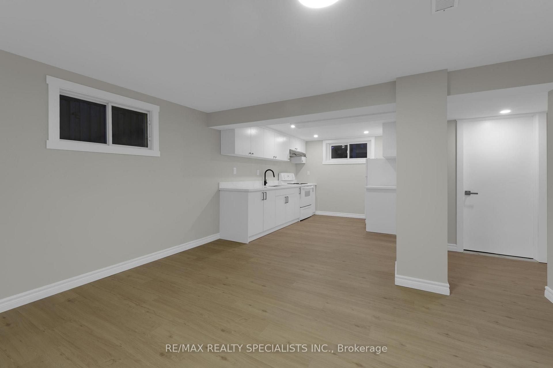 Photo 21 of 51 Florence Drive, Oakville, Central — HOMEH