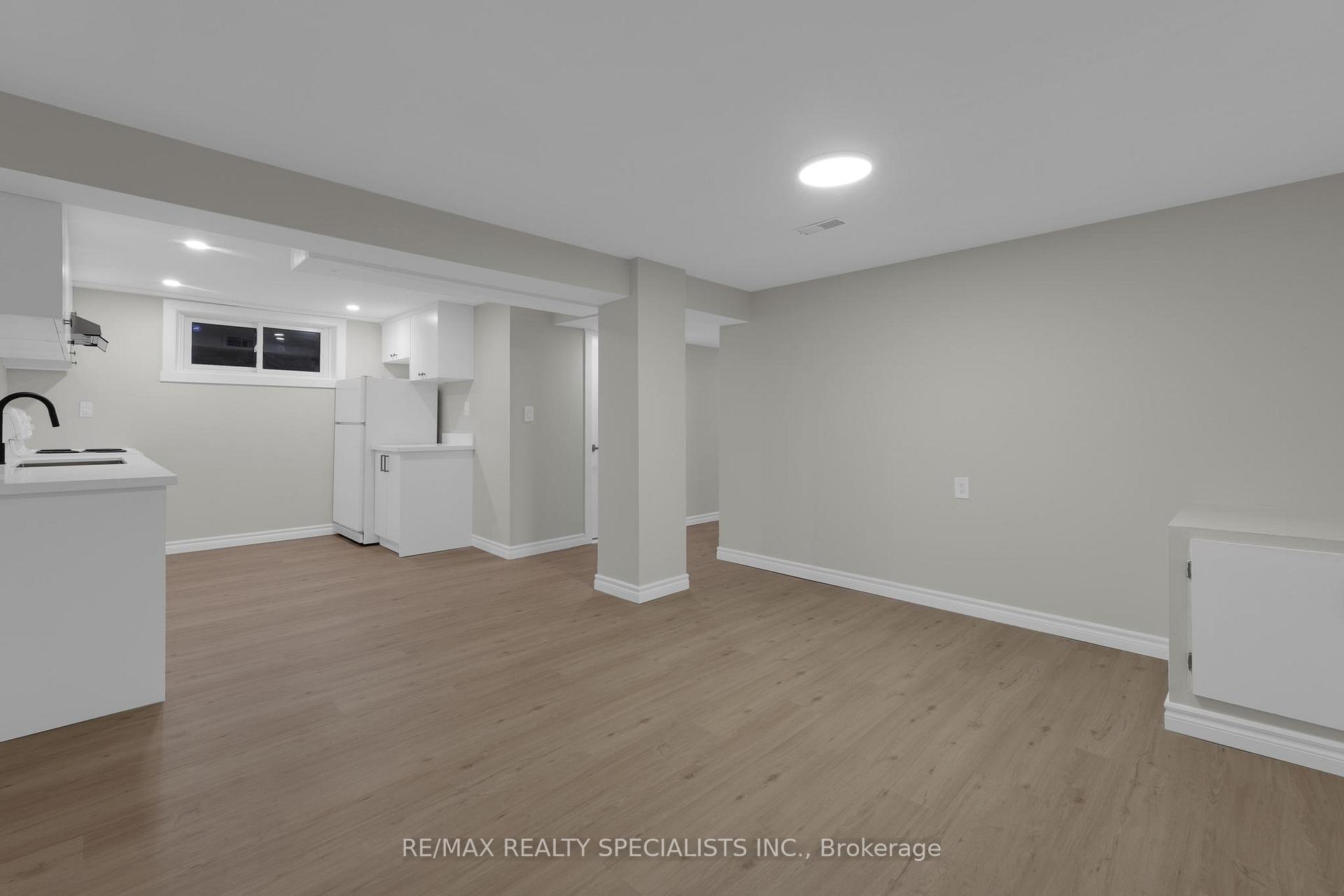 Photo 22 of 51 Florence Drive, Oakville, Central — HOMEH
