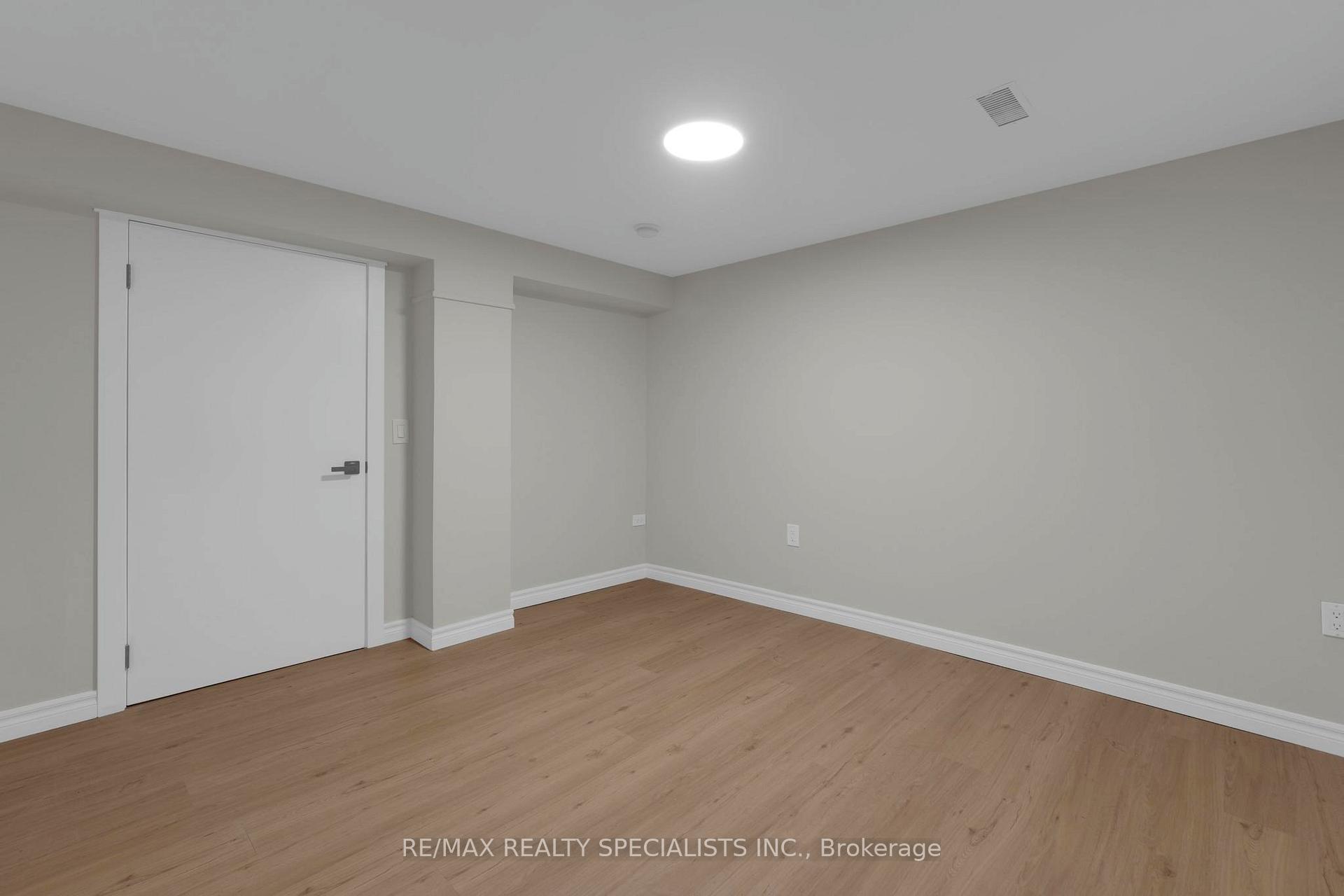 Photo 25 of 51 Florence Drive, Oakville, Central — HOMEH