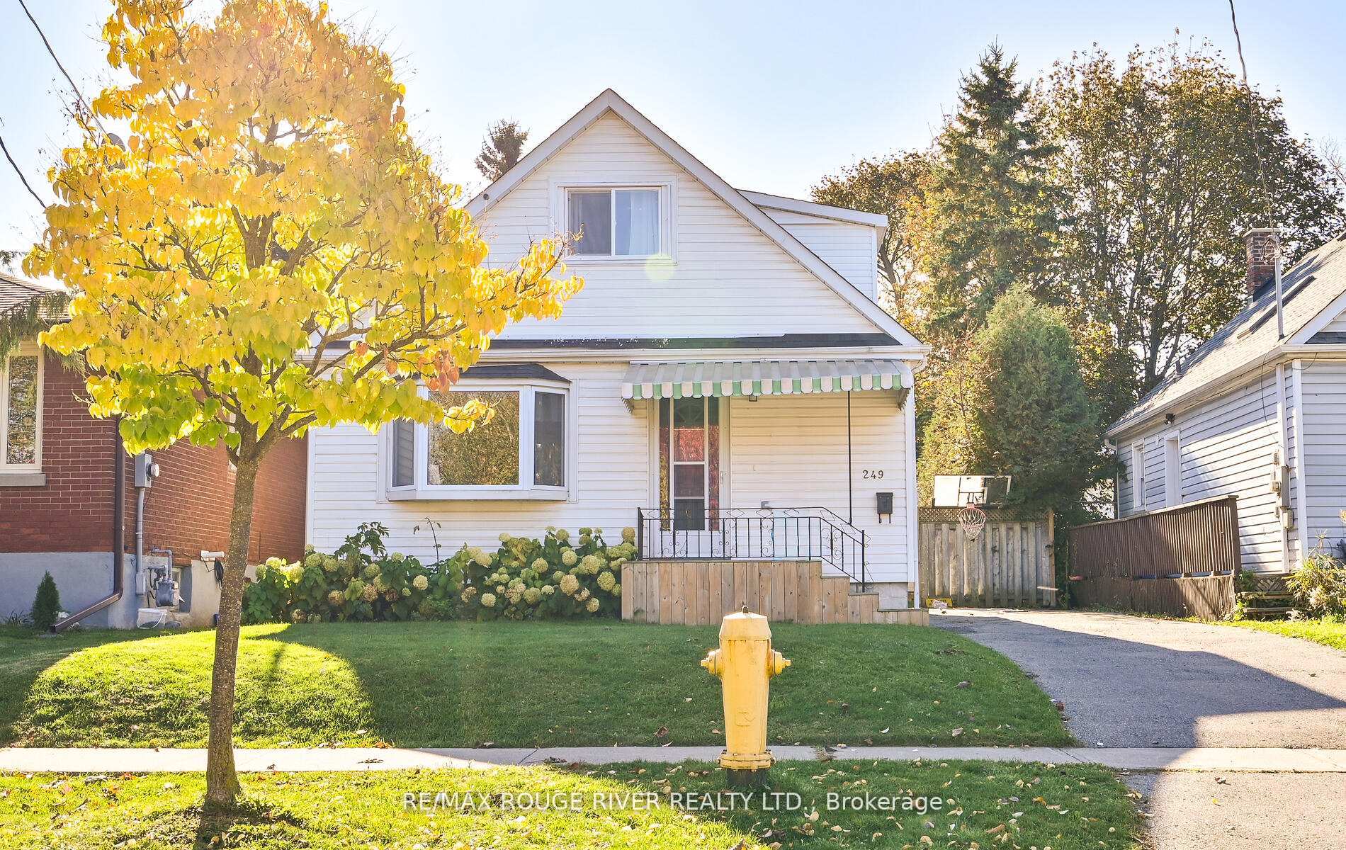 Photo 2 of 249 Sinclair Avenue, Oshawa, Vanier — HOMEH