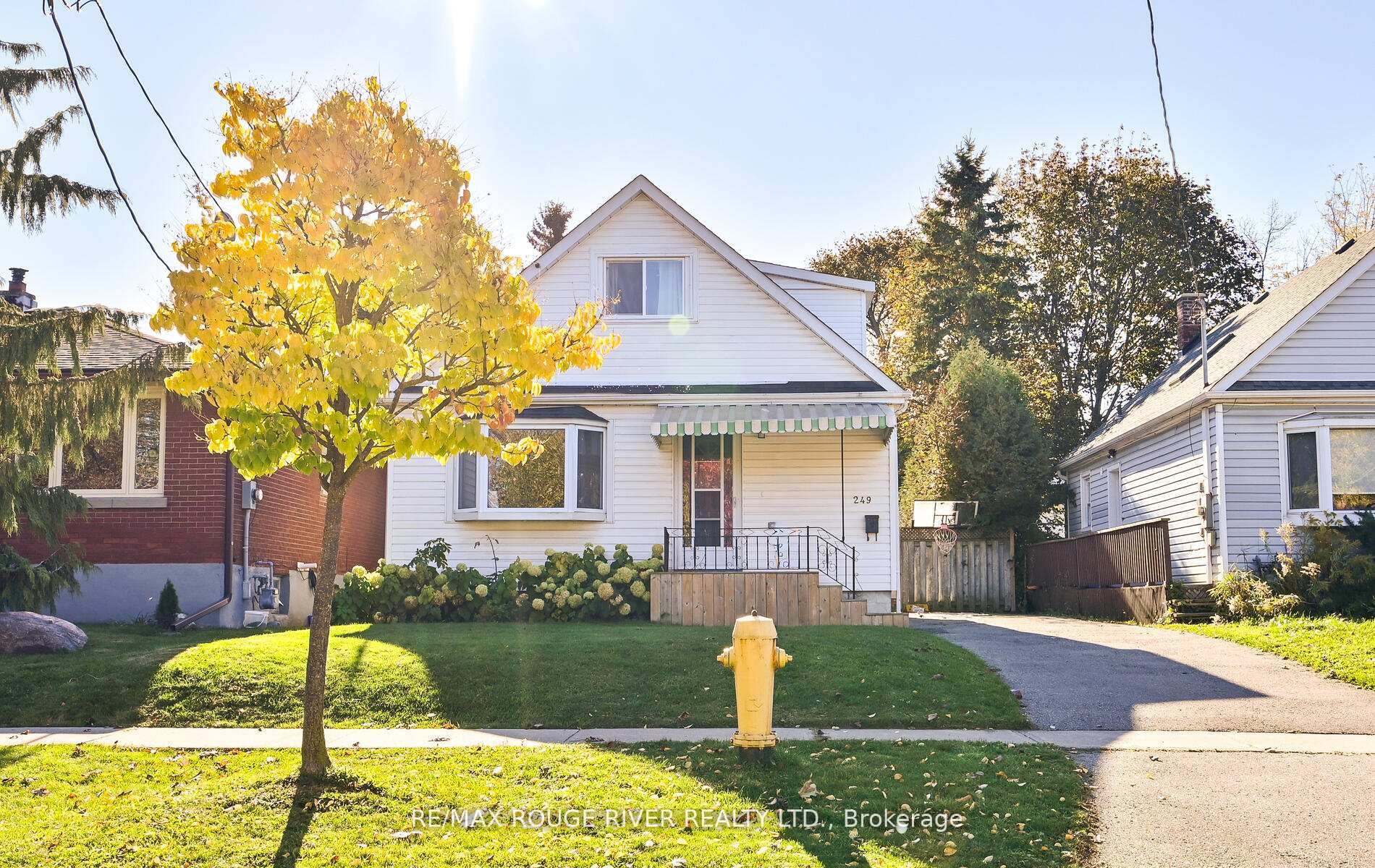 Photo 3 of 249 Sinclair Avenue, Oshawa, Vanier — HOMEH