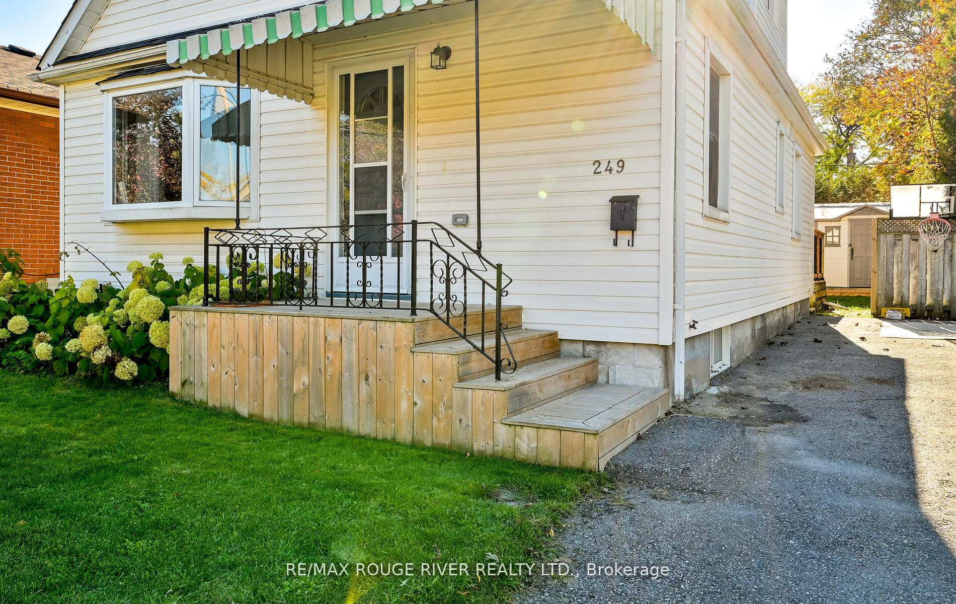 Photo 7 of 249 Sinclair Avenue, Oshawa, Vanier — HOMEH