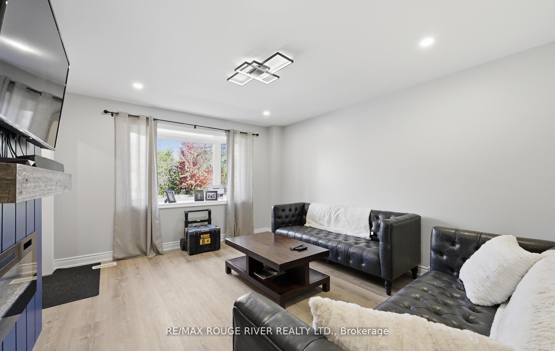 Photo 13 of 249 Sinclair Avenue, Oshawa, Vanier — HOMEH
