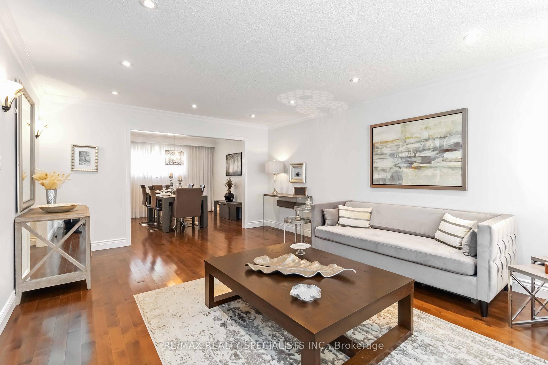 Photo 5 of 2441 Nikanna Road, Mississauga, Erindale — HOMEH