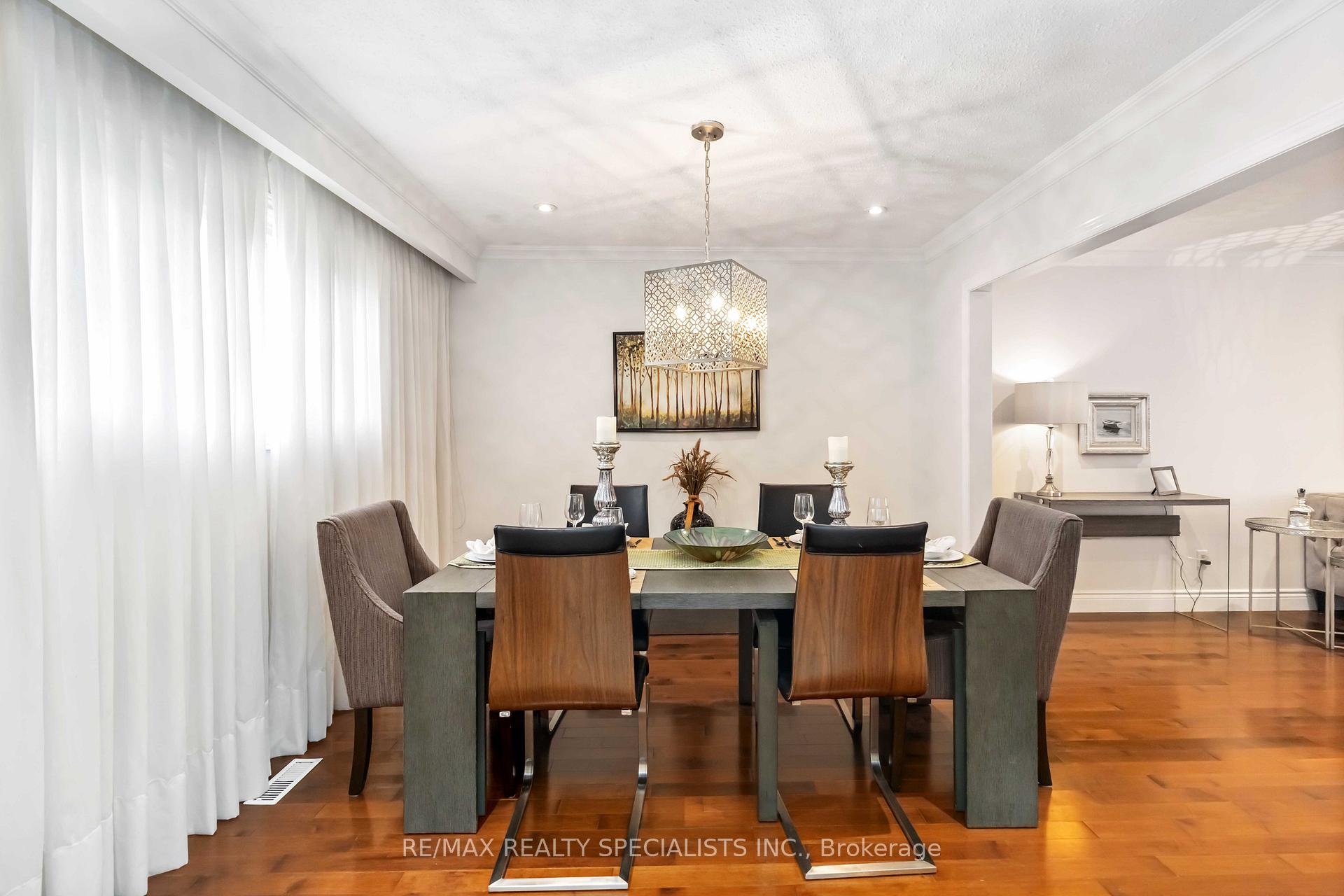 Photo 7 of 2441 Nikanna Road, Mississauga, Erindale — HOMEH