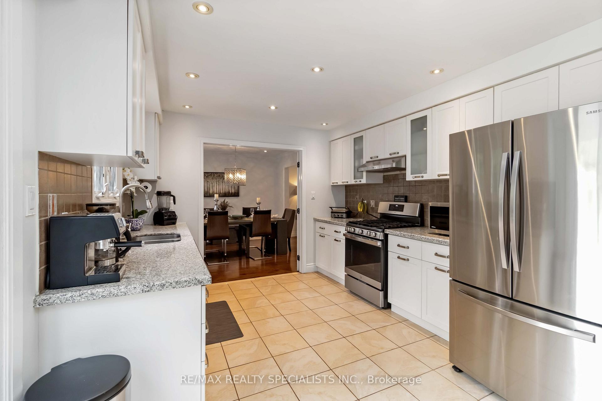 Photo 9 of 2441 Nikanna Road, Mississauga, Erindale — HOMEH