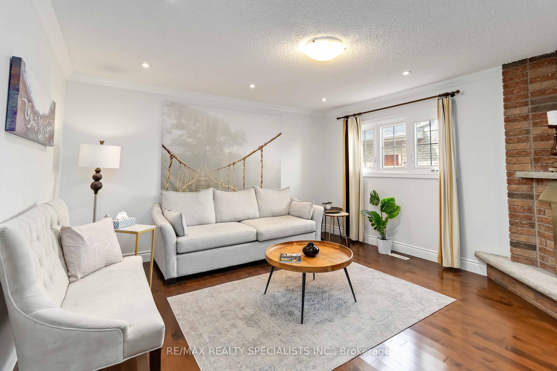 Photo 11 of 2441 Nikanna Road, Mississauga, Erindale — HOMEH