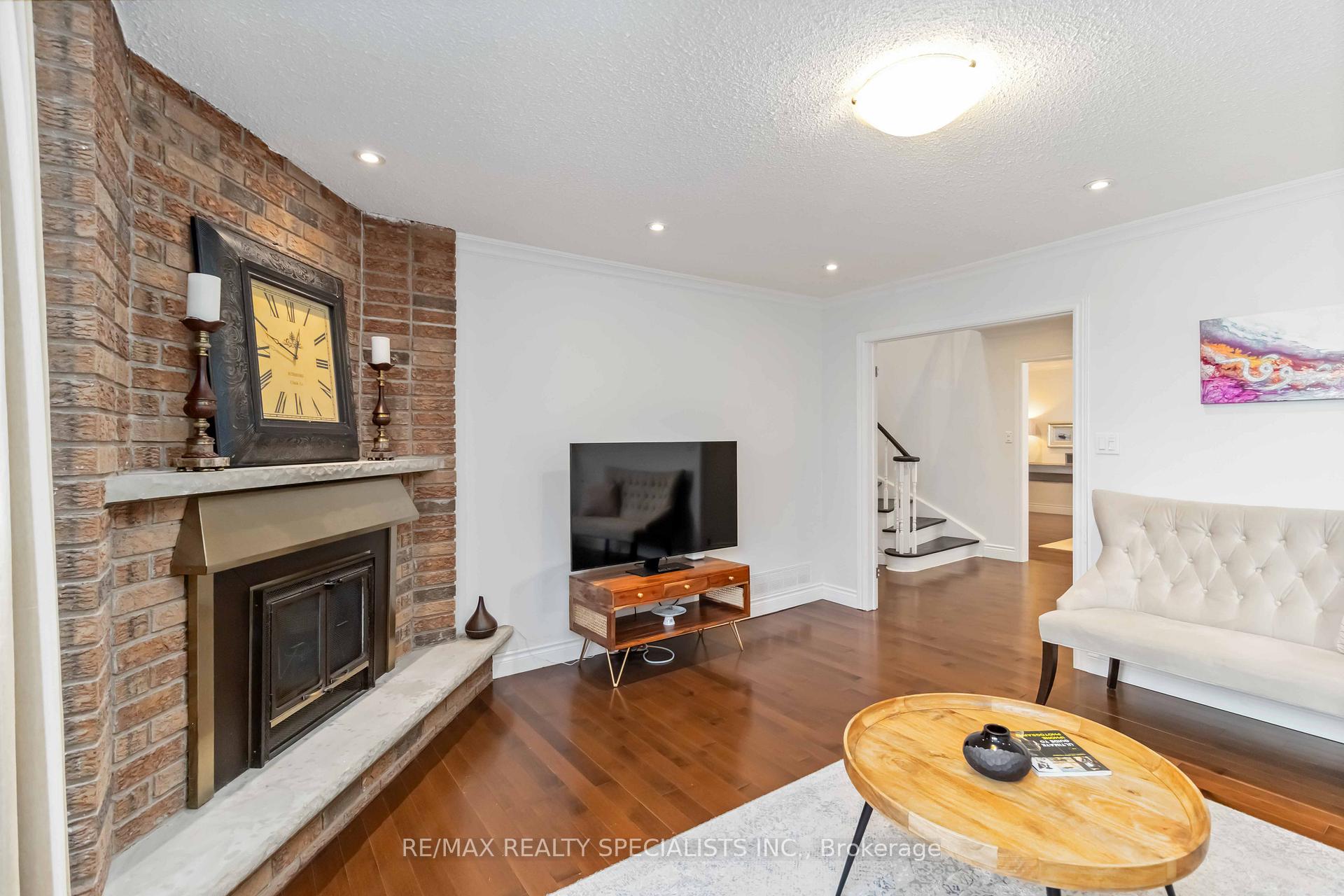 Photo 12 of 2441 Nikanna Road, Mississauga, Erindale — HOMEH