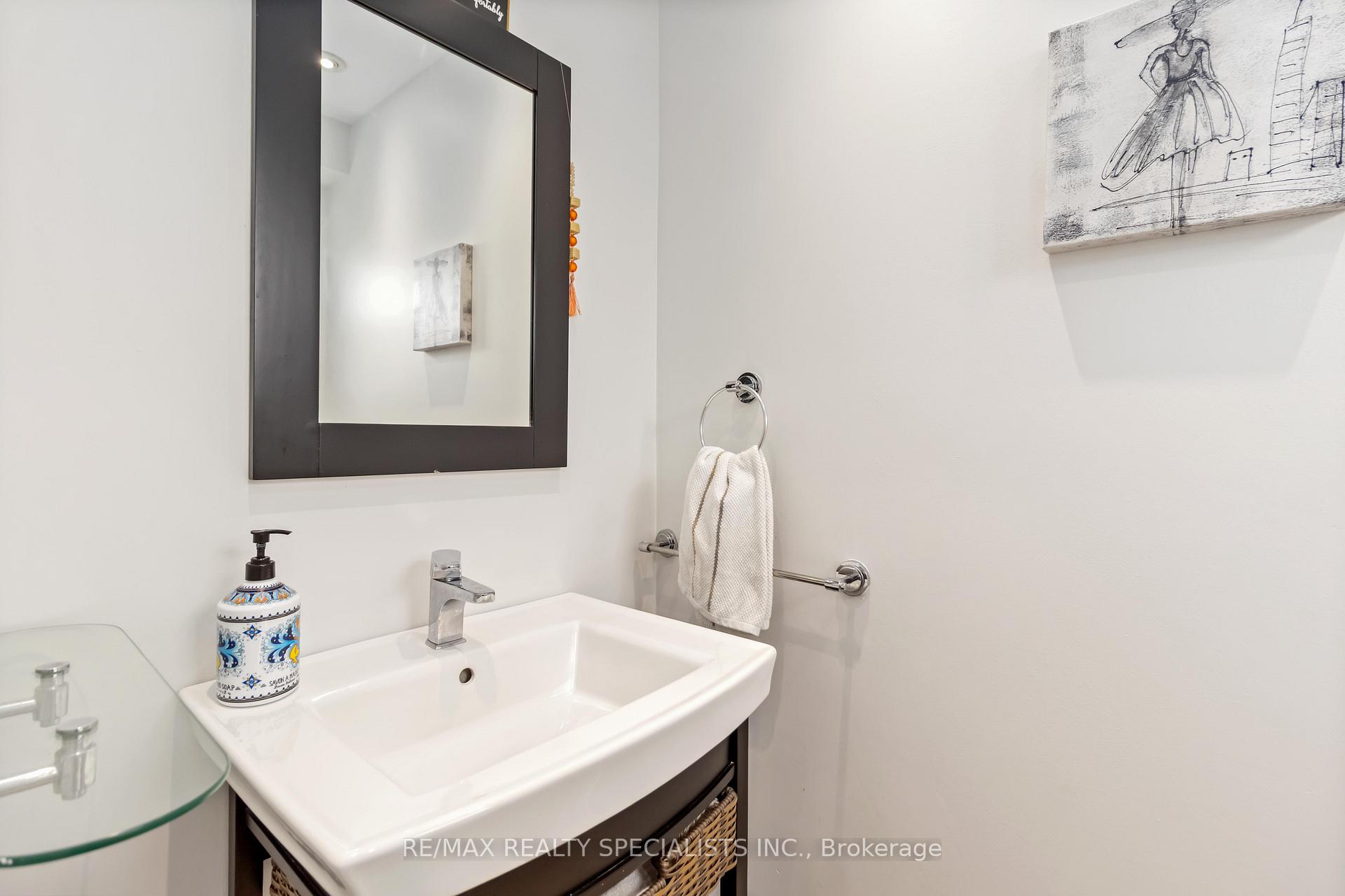 Photo 14 of 2441 Nikanna Road, Mississauga, Erindale — HOMEH