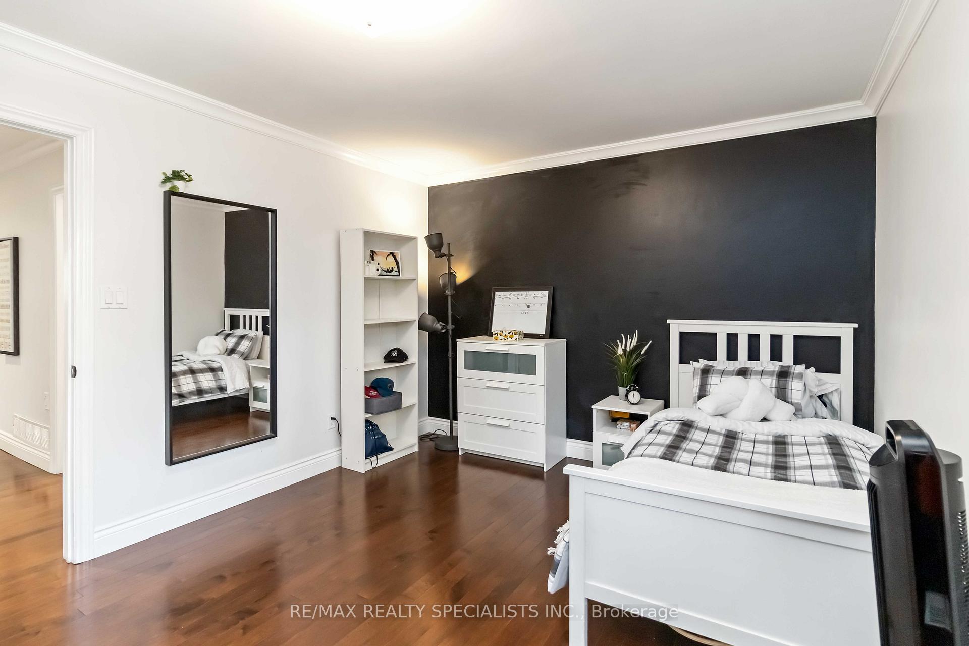 Photo 20 of 2441 Nikanna Road, Mississauga, Erindale — HOMEH