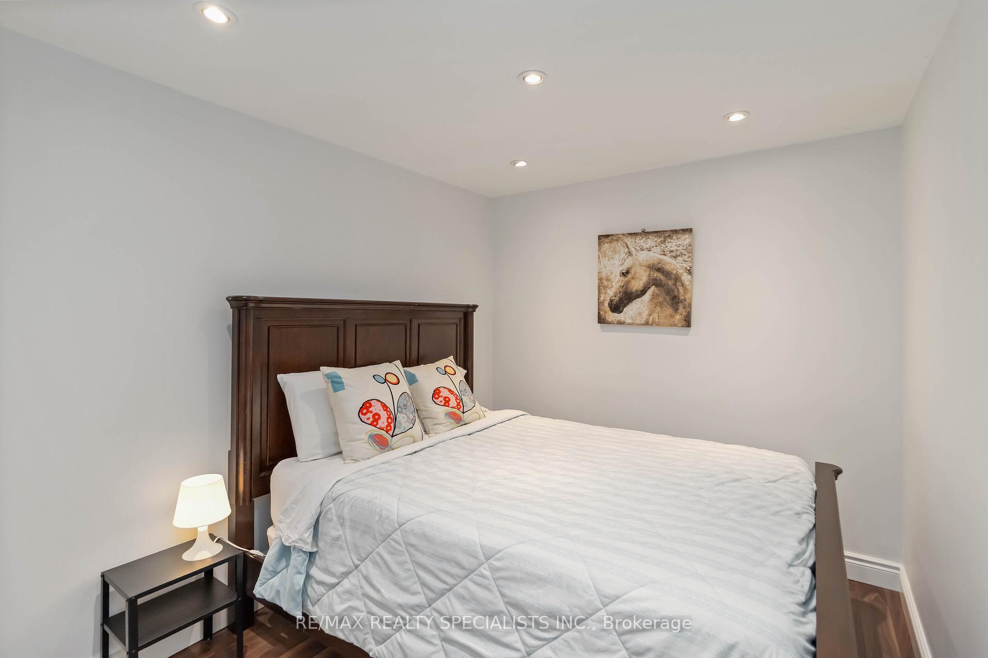 Photo 34 of 2441 Nikanna Road, Mississauga, Erindale — HOMEH
