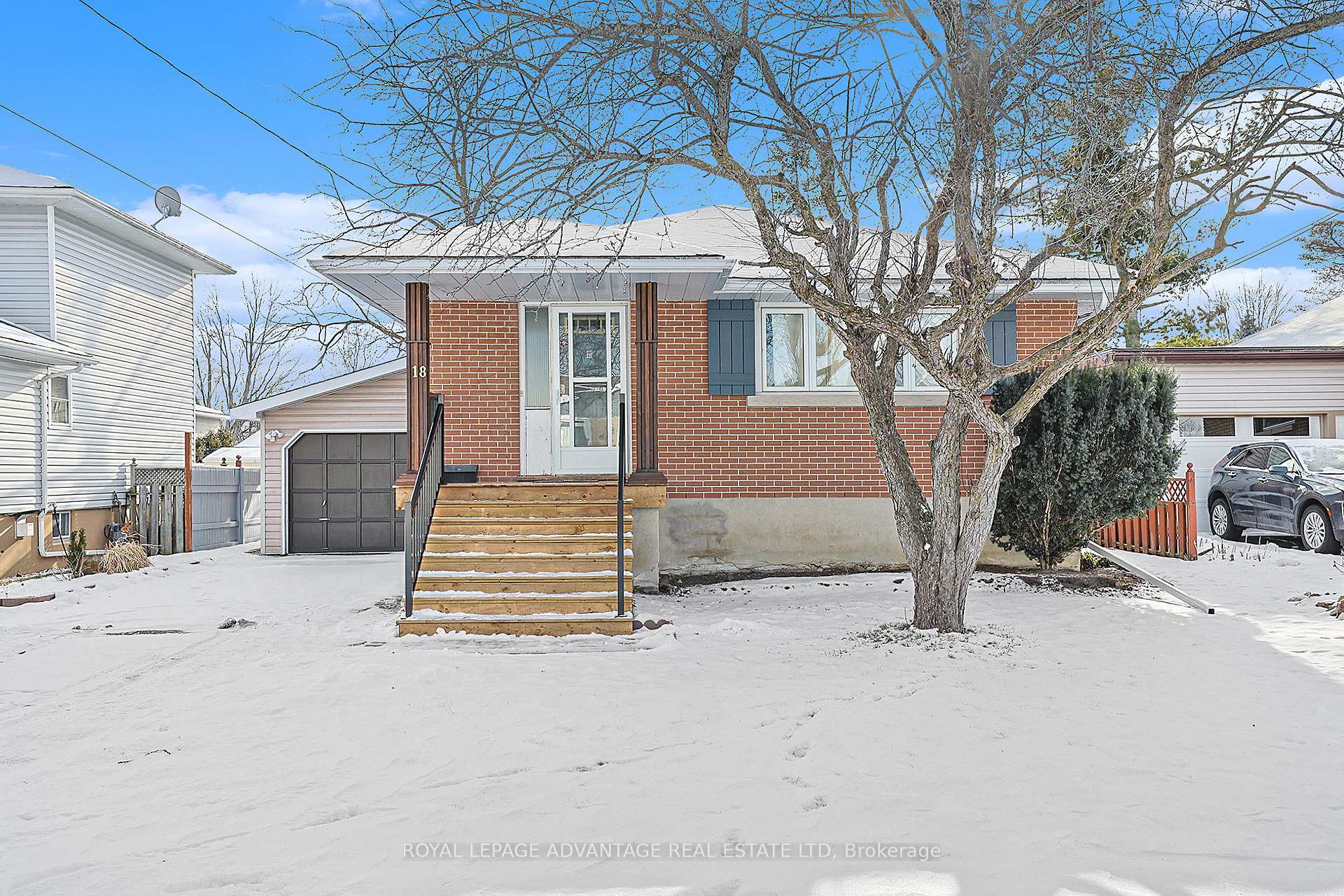 Photo 3 of 18 Mclean Boulevard, Perth — HOMEH