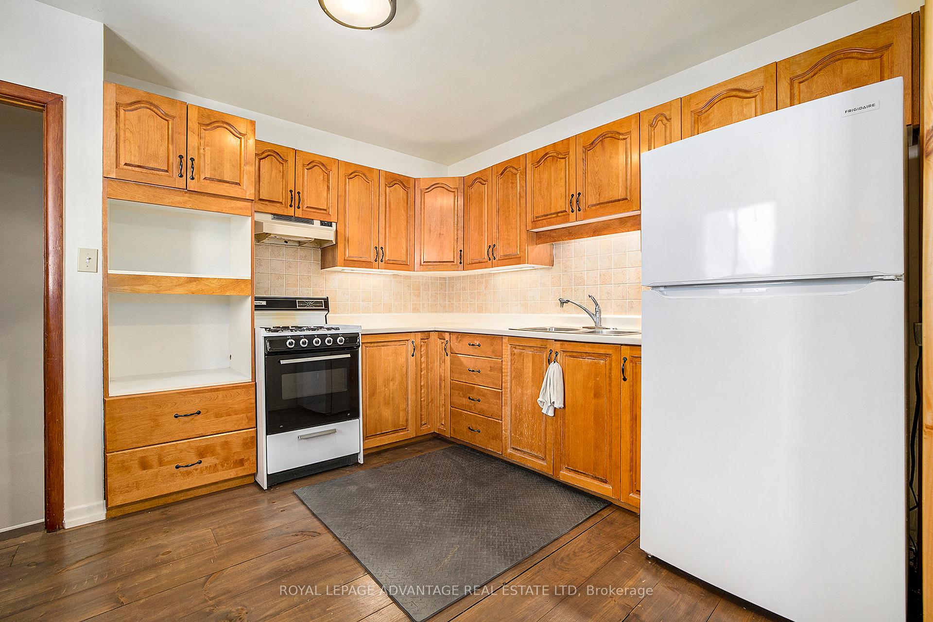 Photo 11 of 18 Mclean Boulevard, Perth — HOMEH