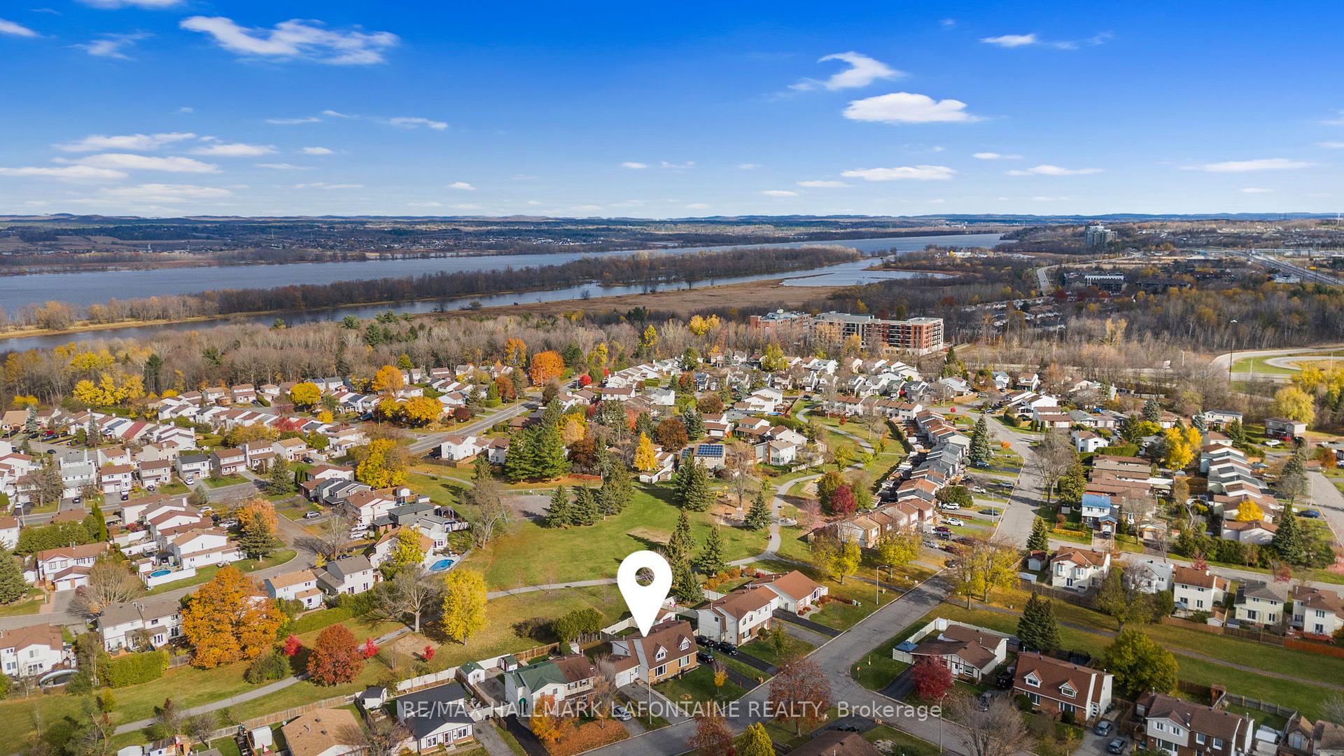 Photo 2 of 303 Mockingbird Drive, Ottawa, Chatelaine Village — HOMEH