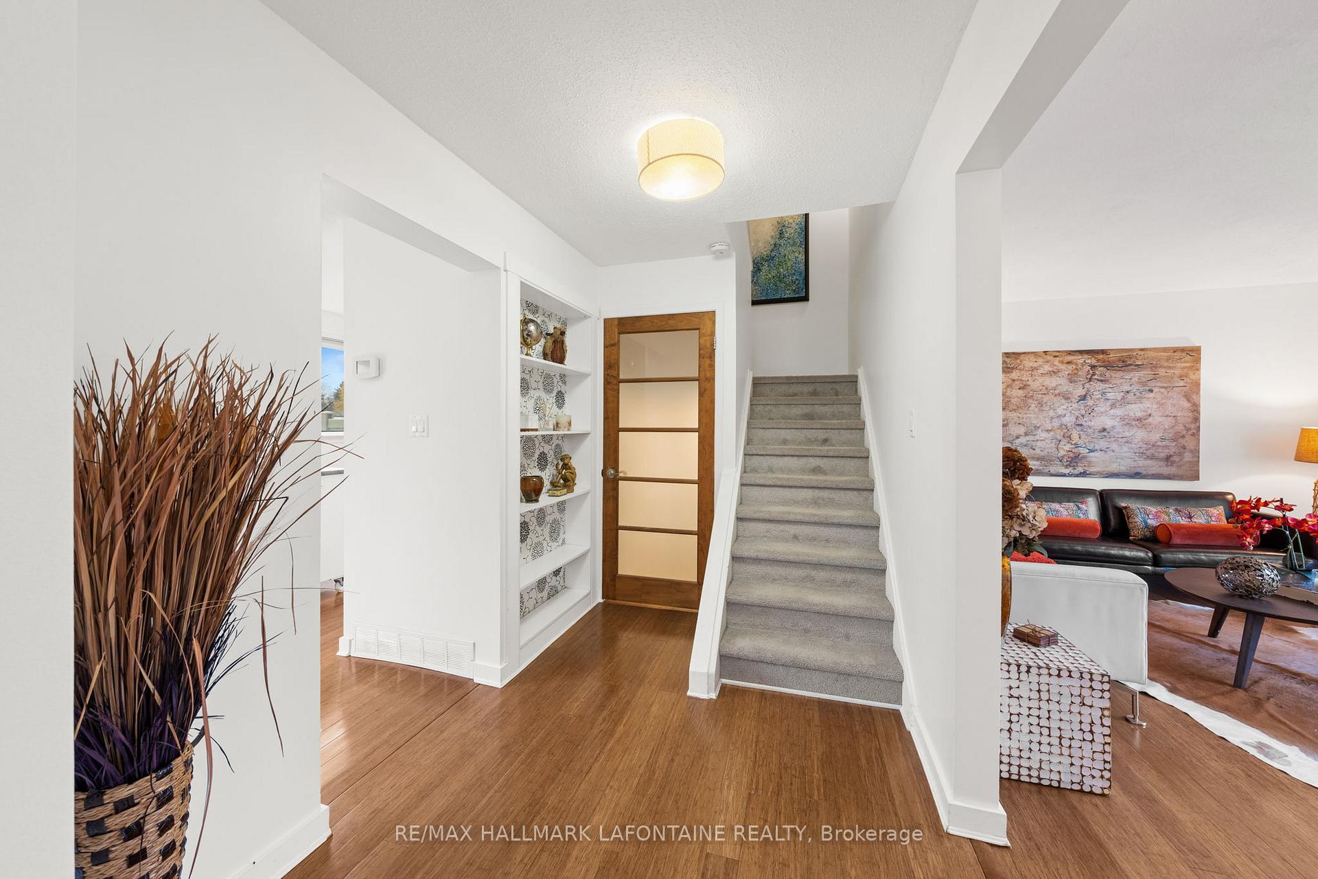 Photo 4 of 303 Mockingbird Drive, Ottawa, Chatelaine Village — HOMEH