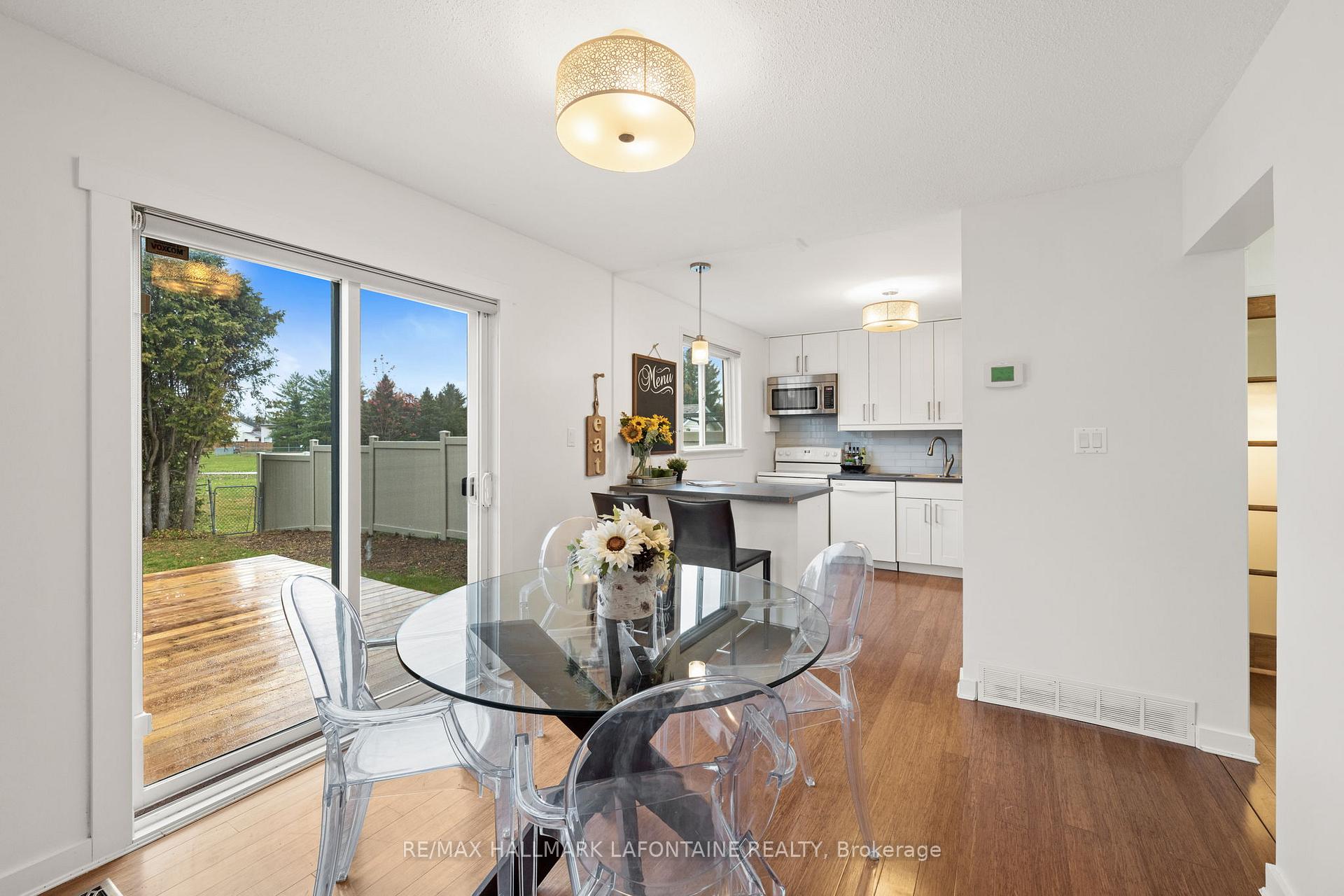 Photo 9 of 303 Mockingbird Drive, Ottawa, Chatelaine Village — HOMEH