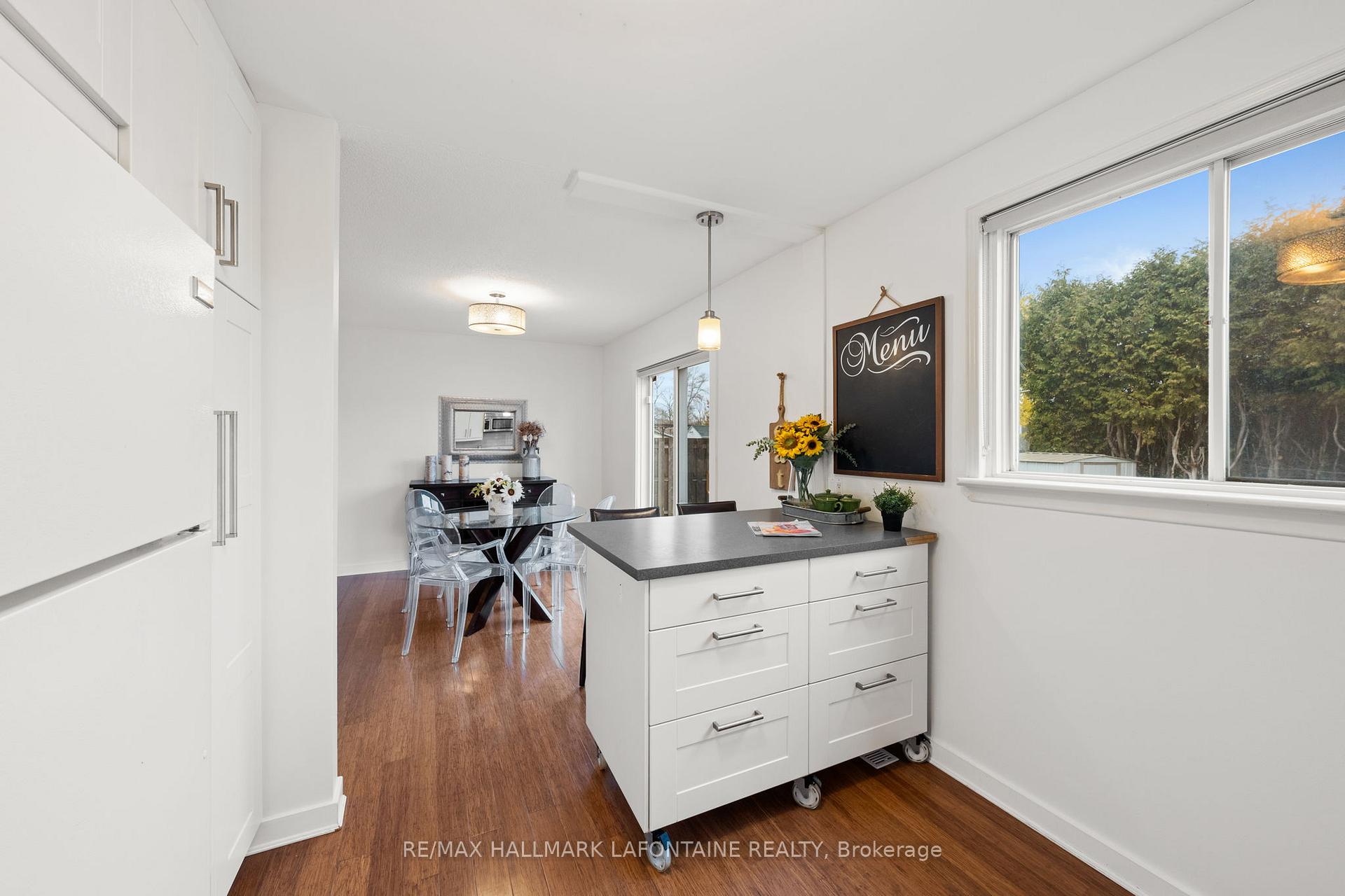 Photo 14 of 303 Mockingbird Drive, Ottawa, Chatelaine Village — HOMEH