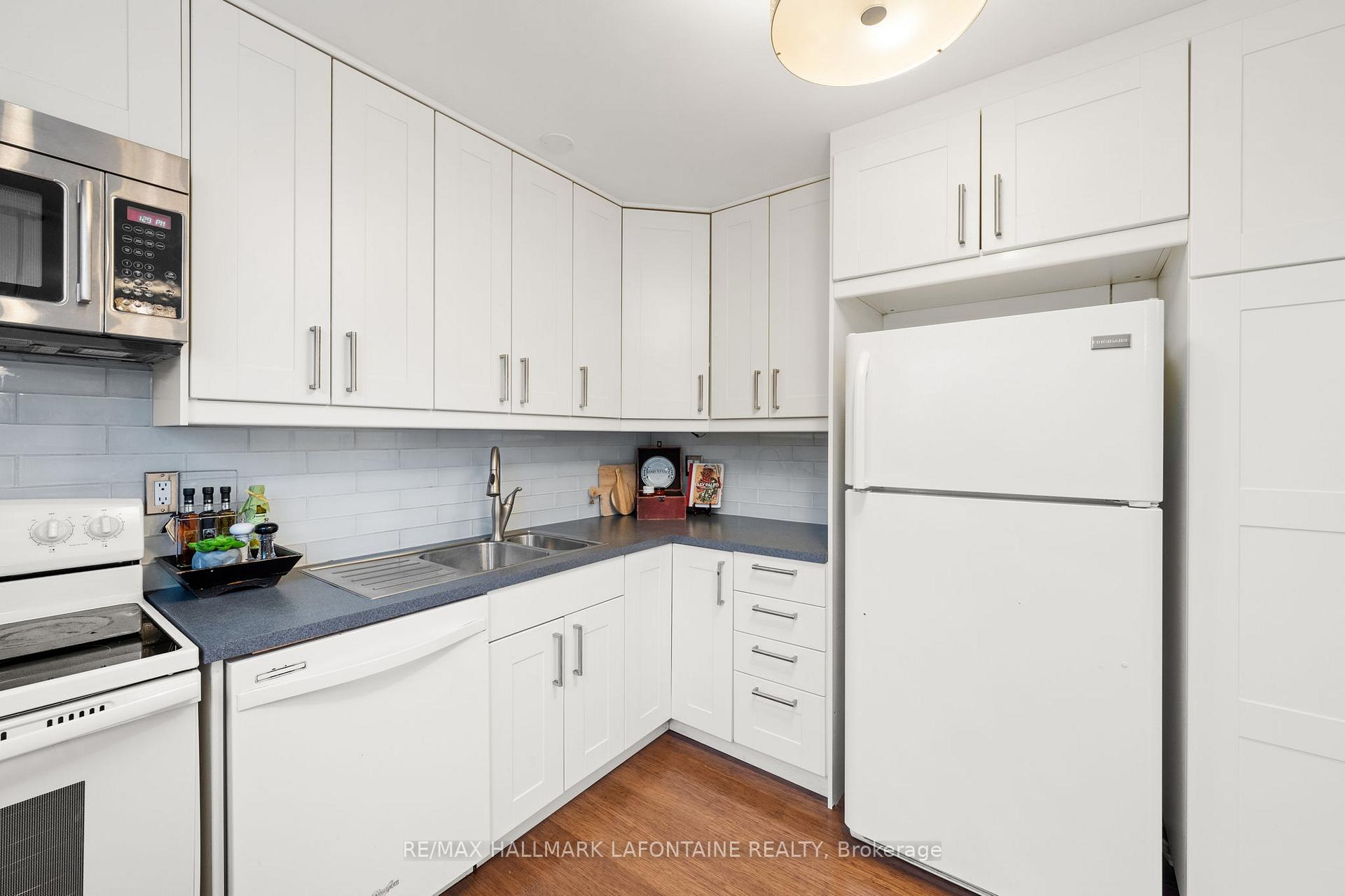 Photo 15 of 303 Mockingbird Drive, Ottawa, Chatelaine Village — HOMEH