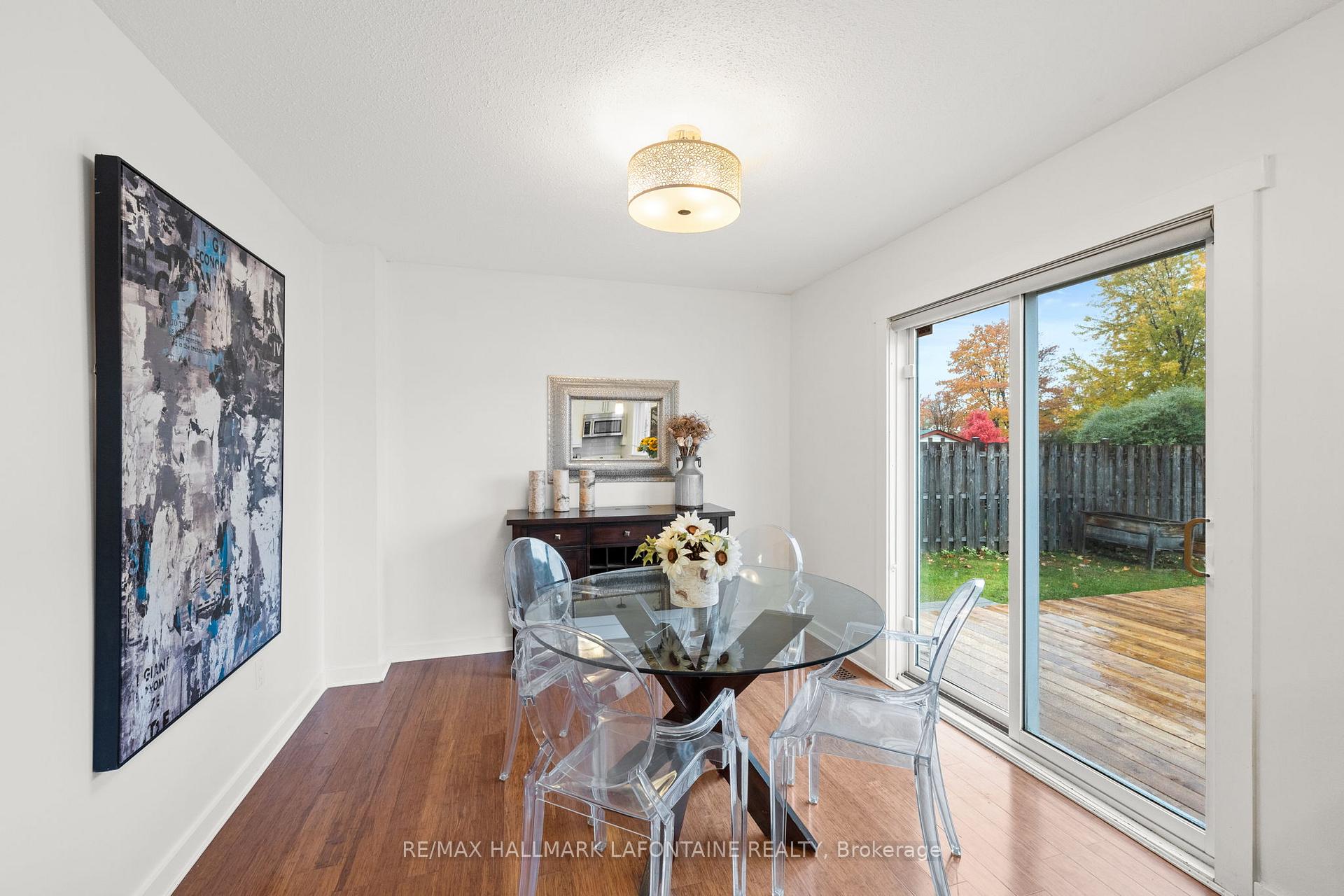 Photo 16 of 303 Mockingbird Drive, Ottawa, Chatelaine Village — HOMEH