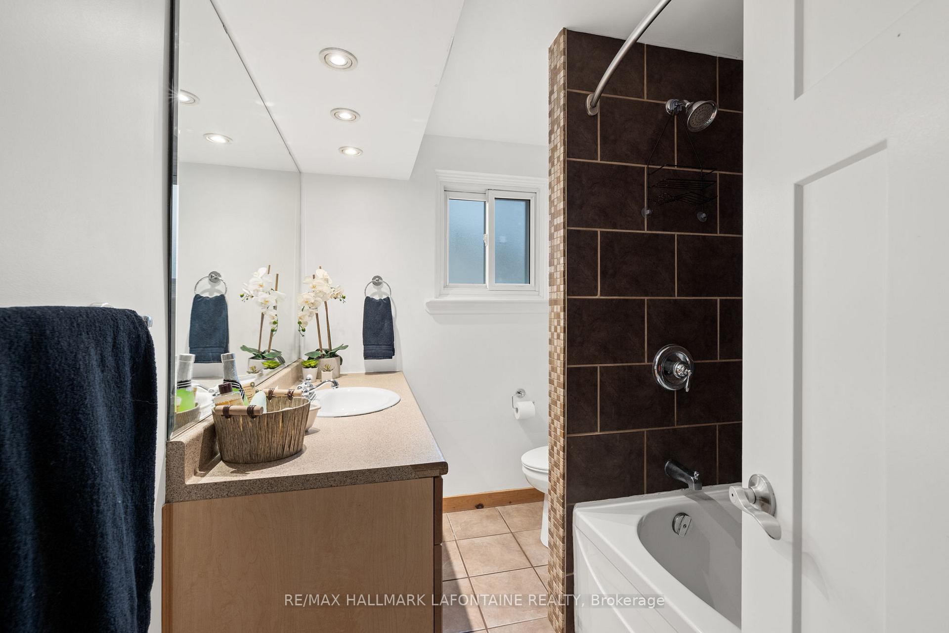 Photo 20 of 303 Mockingbird Drive, Ottawa, Chatelaine Village — HOMEH