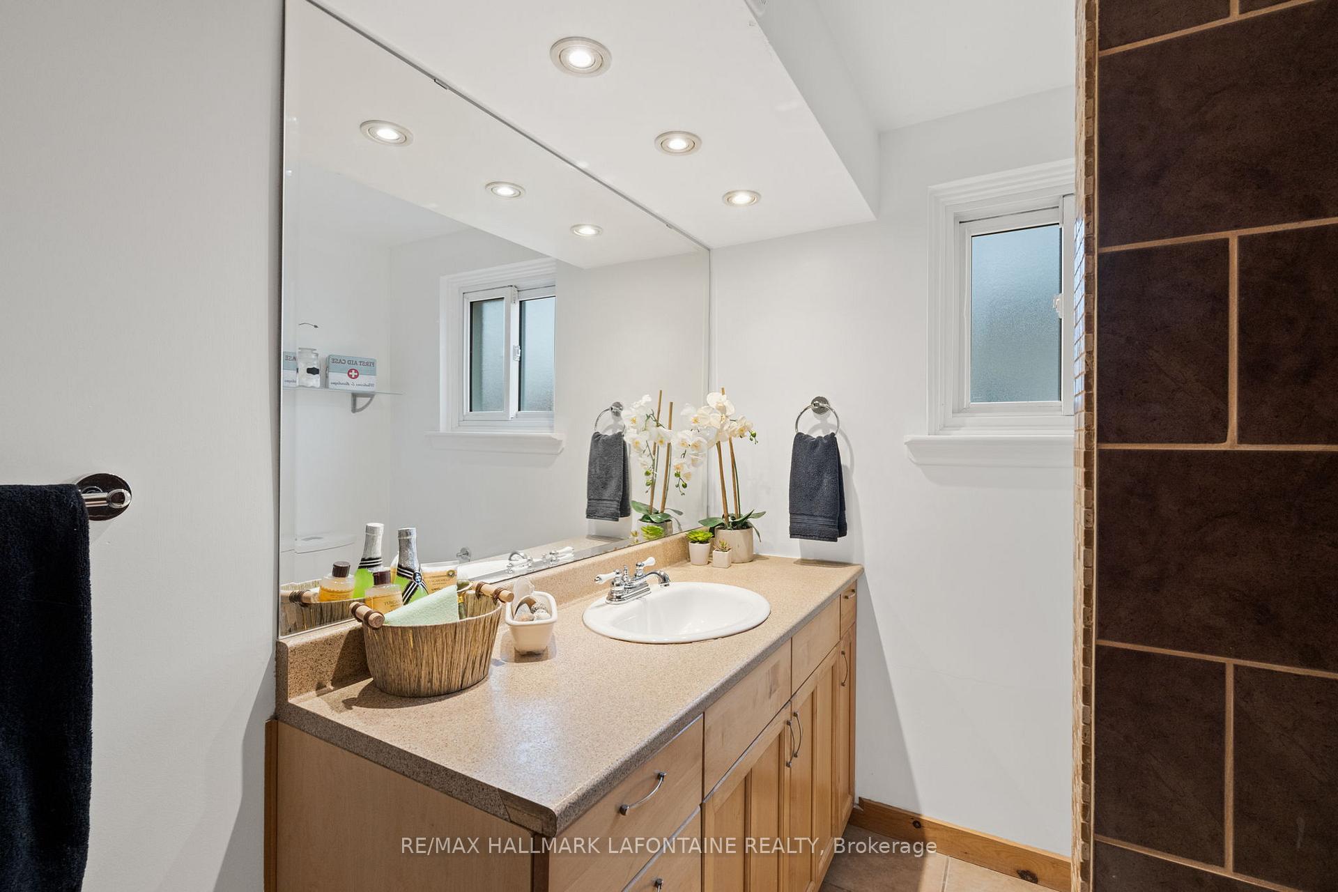 Photo 21 of 303 Mockingbird Drive, Ottawa, Chatelaine Village — HOMEH