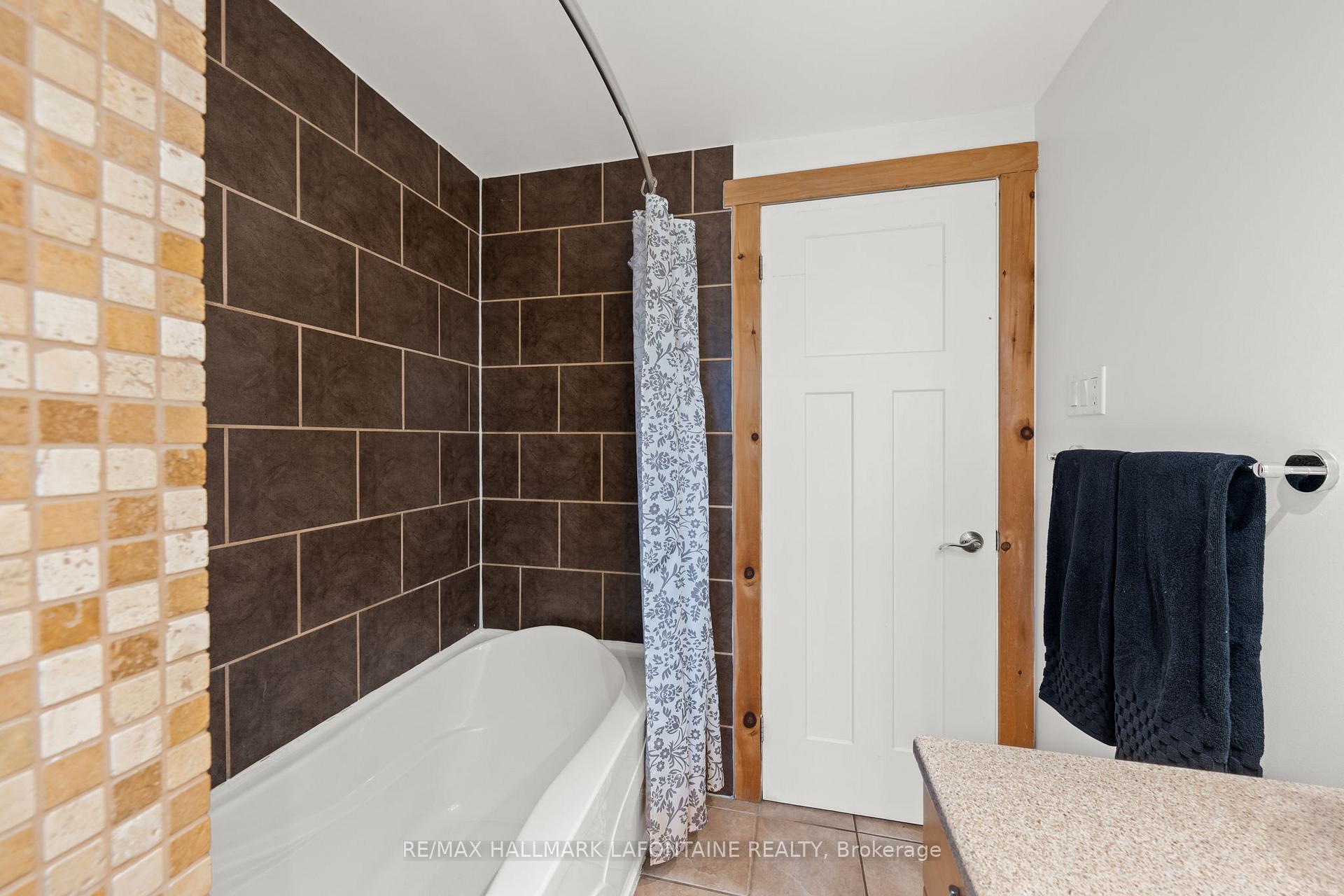 Photo 22 of 303 Mockingbird Drive, Ottawa, Chatelaine Village — HOMEH