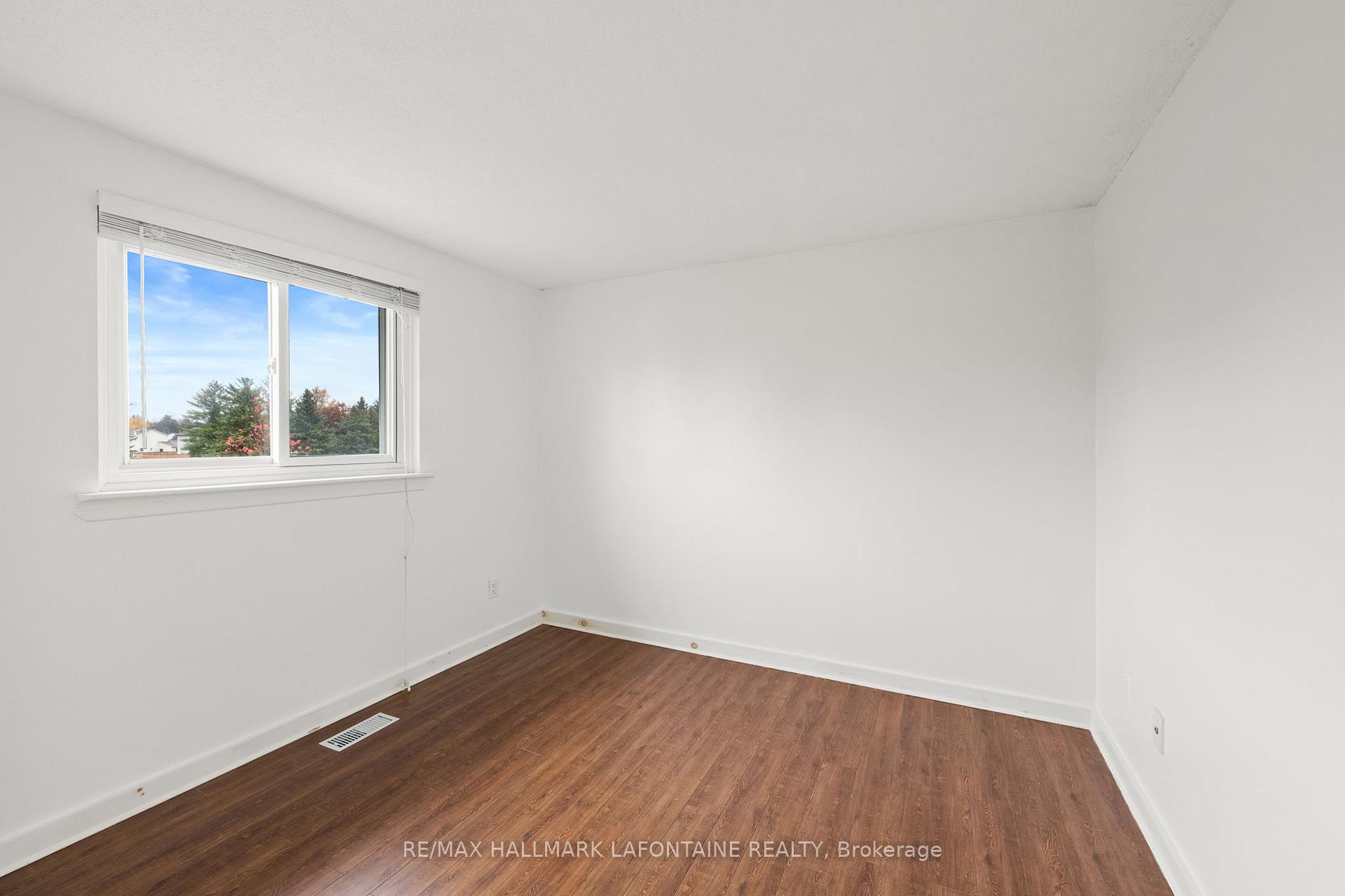 Photo 23 of 303 Mockingbird Drive, Ottawa, Chatelaine Village — HOMEH